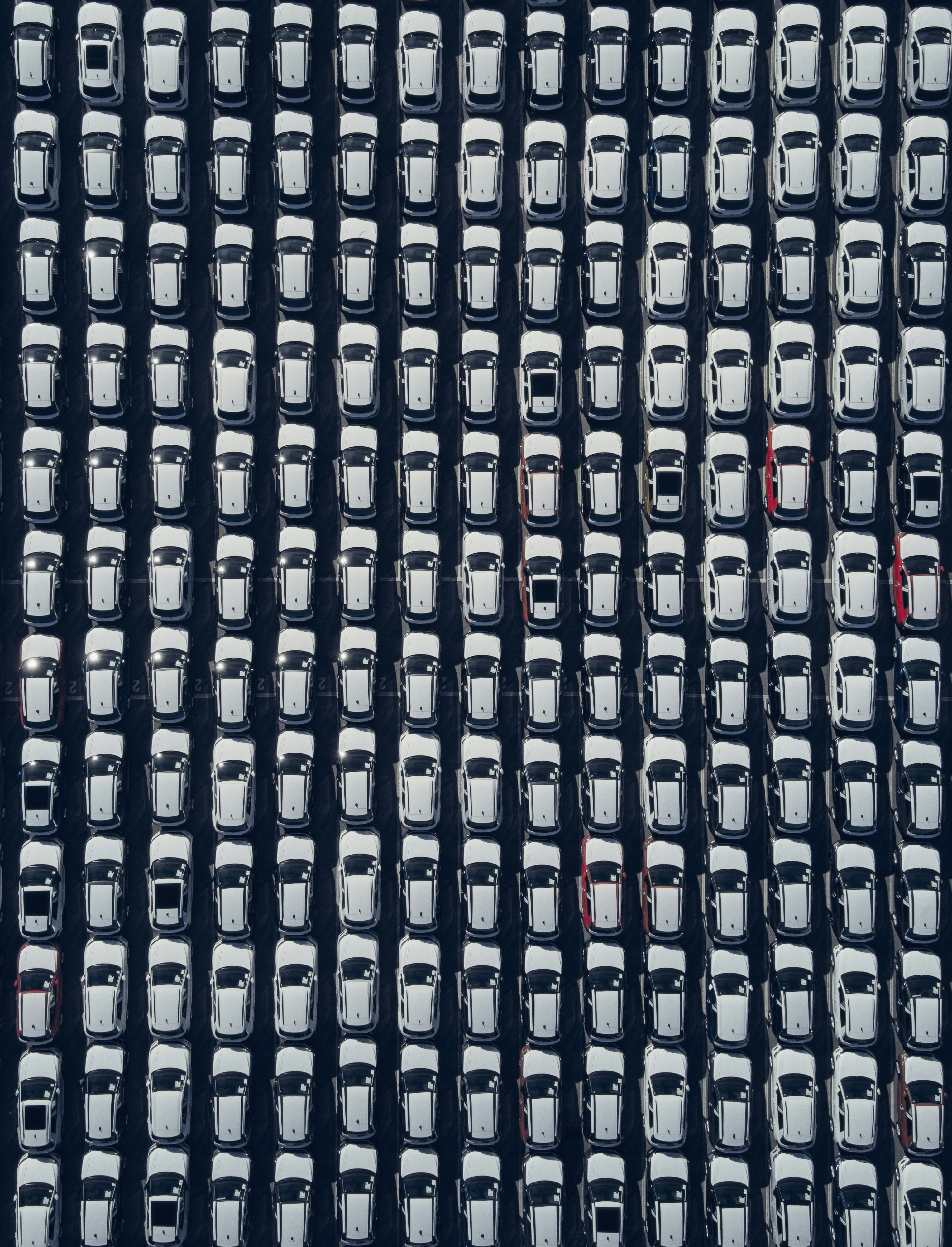 car top-down view, aerial perspective, ilustrasi artikel Stunning Top Down Aerial View Car Wallpapers for Mobile 1