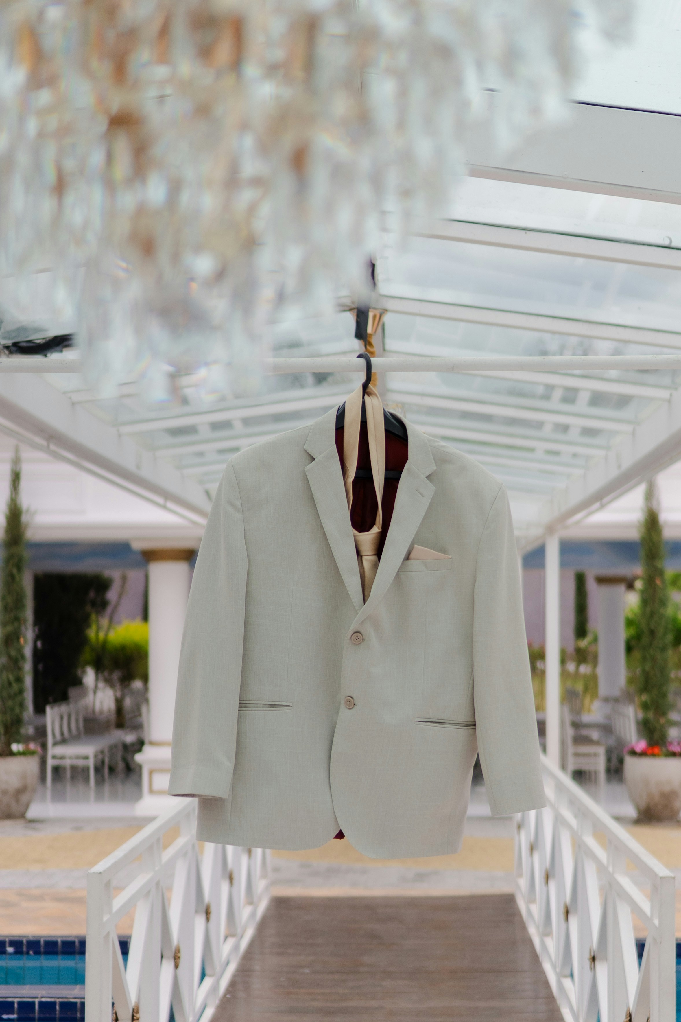 elegant wedding color, ilustrasi artikel Unlock Your Dream Wedding: A Guide to Choosing the Perfect Color Palette 2