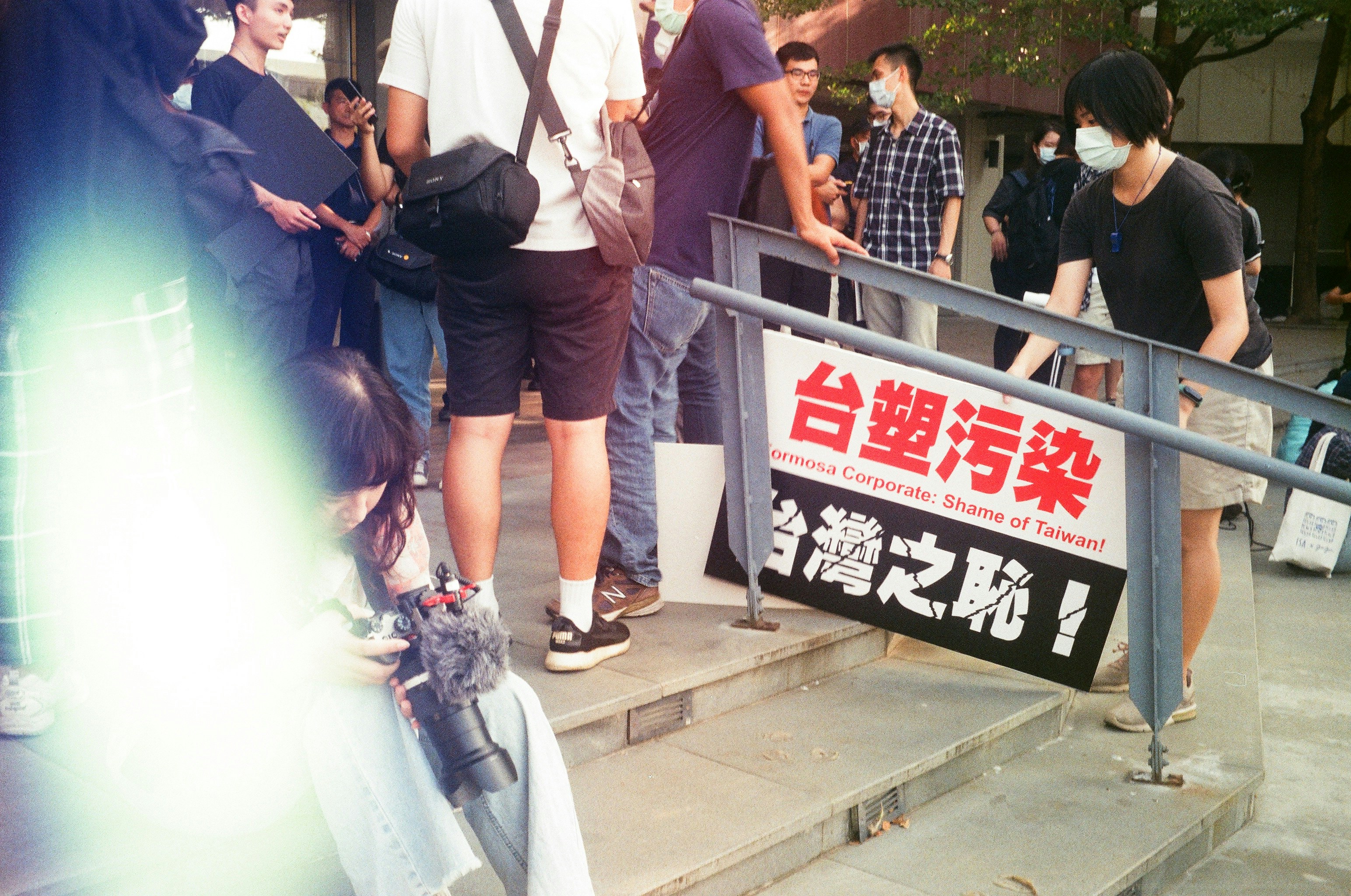 Local Newsroom Playbook 2026: Edge Tools, Micro‑Events and Sustainable Newsgathering