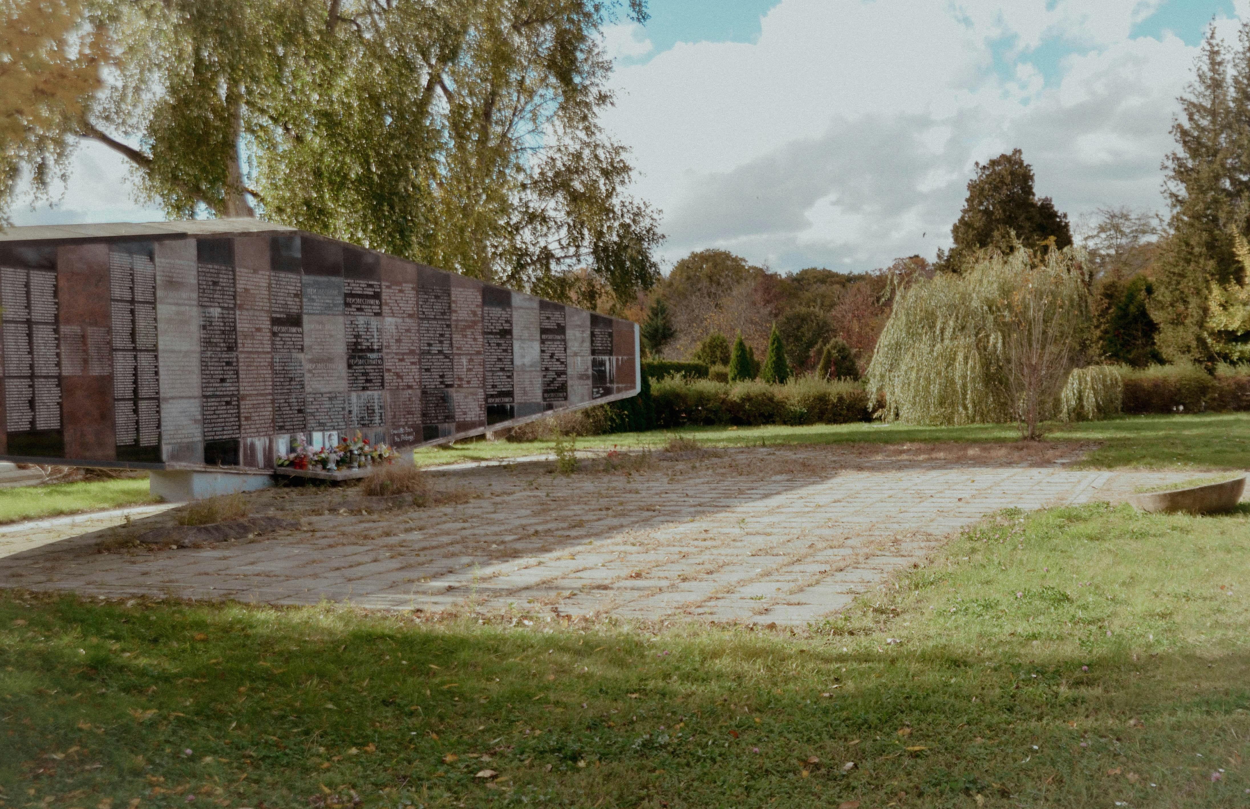 Remembrance, memorial, legacy, honor, ilustrasi artikel Keeping Their Light Alive: 5 Meaningful Ways to Honor Loved Ones Who Have Passed 6