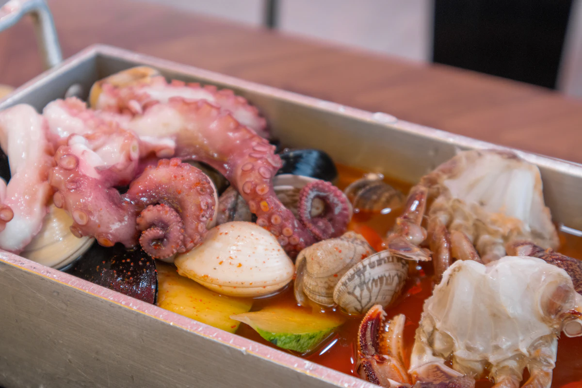 Kkotgetang - canh cua xanh cay Hàn Quốc nóng hổi