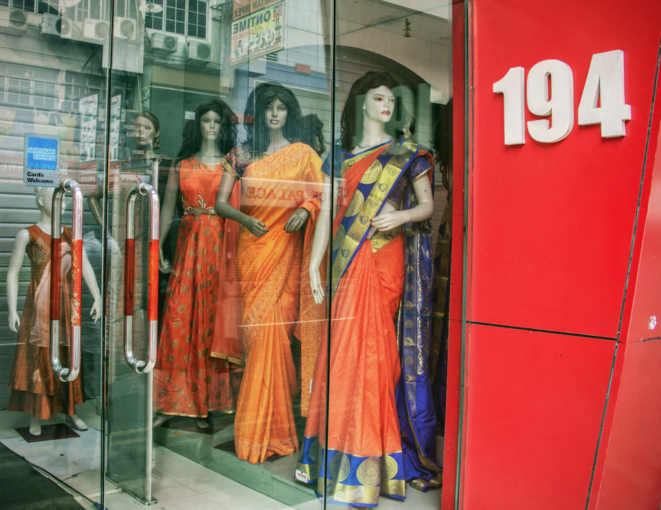 Benaroshi World · শাড়ি ও লেহেঙ্গার দোকান — ছবি ১