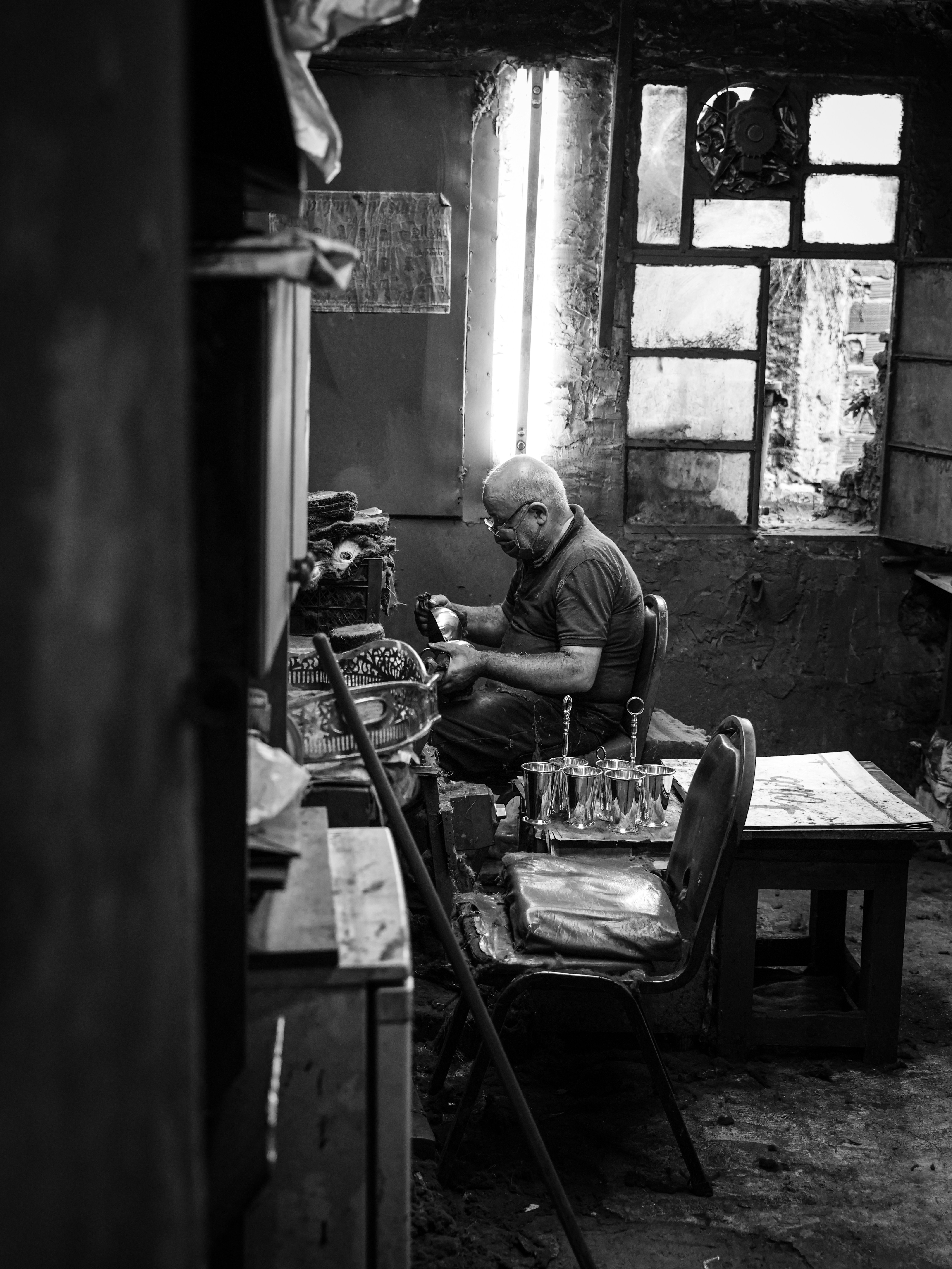 photo 1761582869425 e4d6179315a4?ixid=M3w1ODkyNzF8MHwxfHNlYXJjaHw2fHxtZXRhbCUyMGZhYnJpY2F0aW9uJTIwd29ya3Nob3B8ZW58MHwxfHx8MTc2Mzk2MTQ3OHww&ixlib=rb 4.1