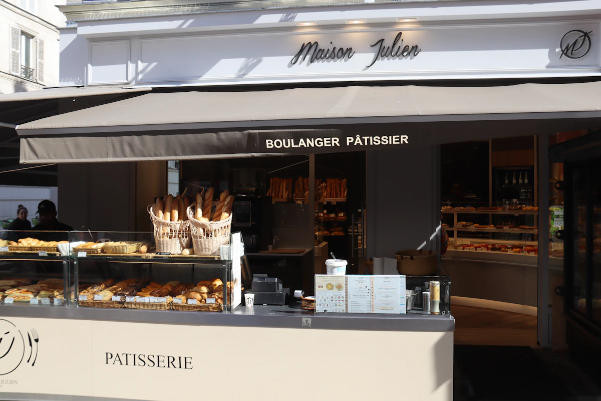 Boulangerie artisanale française — commerce local sur les réseaux sociaux