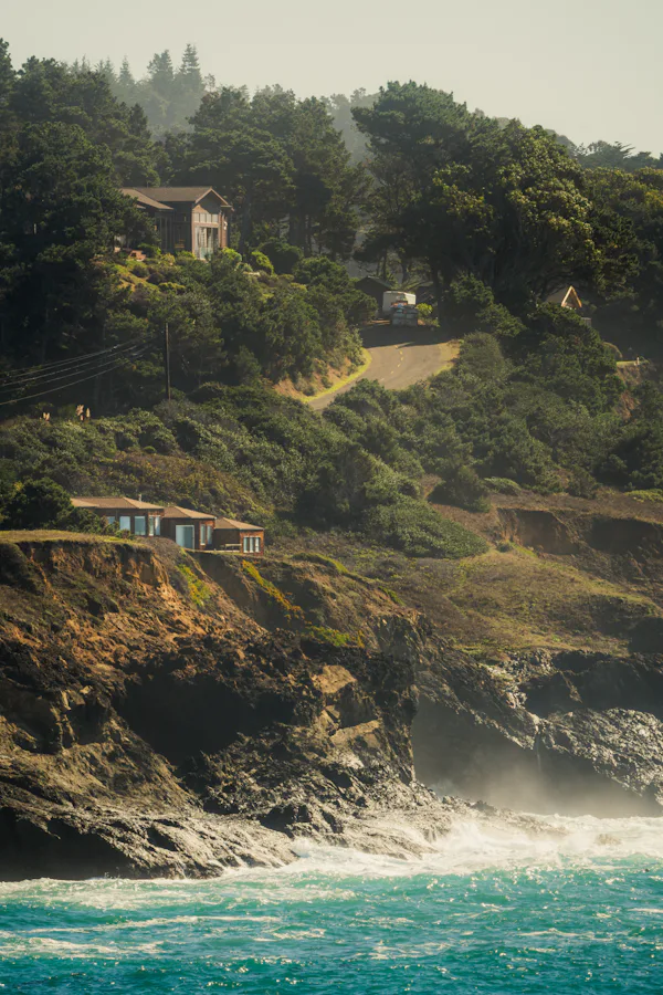 Coastal homes overlooking the ocean near San Francisco