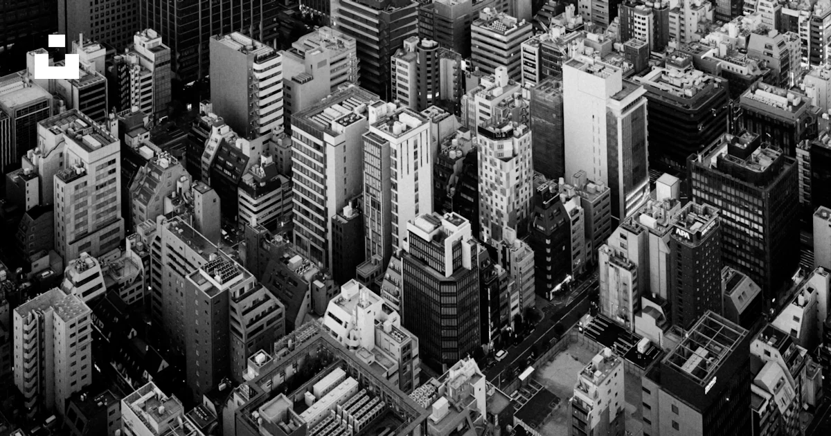 建物が数多く並ぶ密集した街並みを空から眺める。の写真 – Unsplashの都市の無料画像