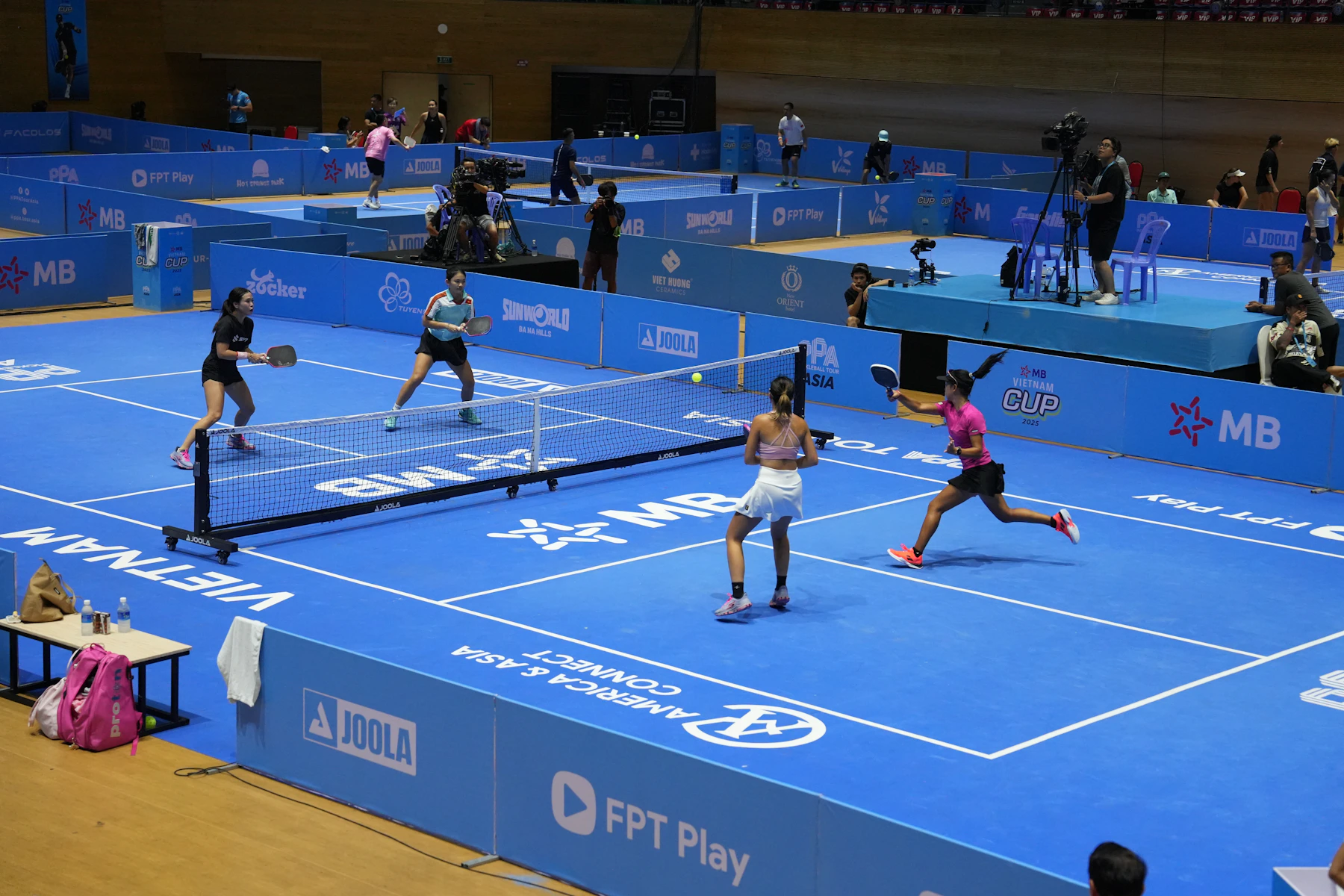 Joueurs de pickleball en action