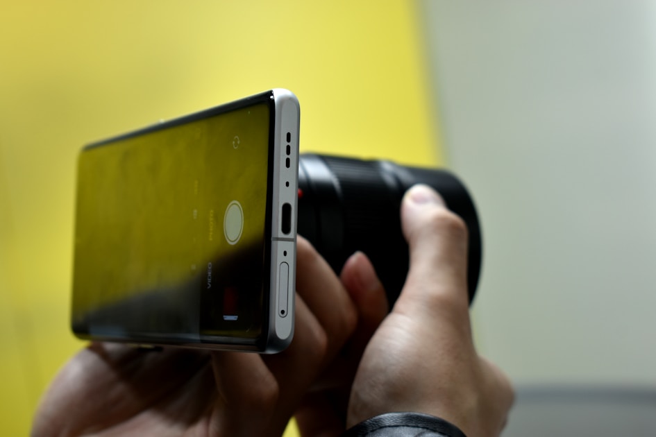 Satellite messaging am smartphone notrufe ohne mobilfunk — detailed close-up view