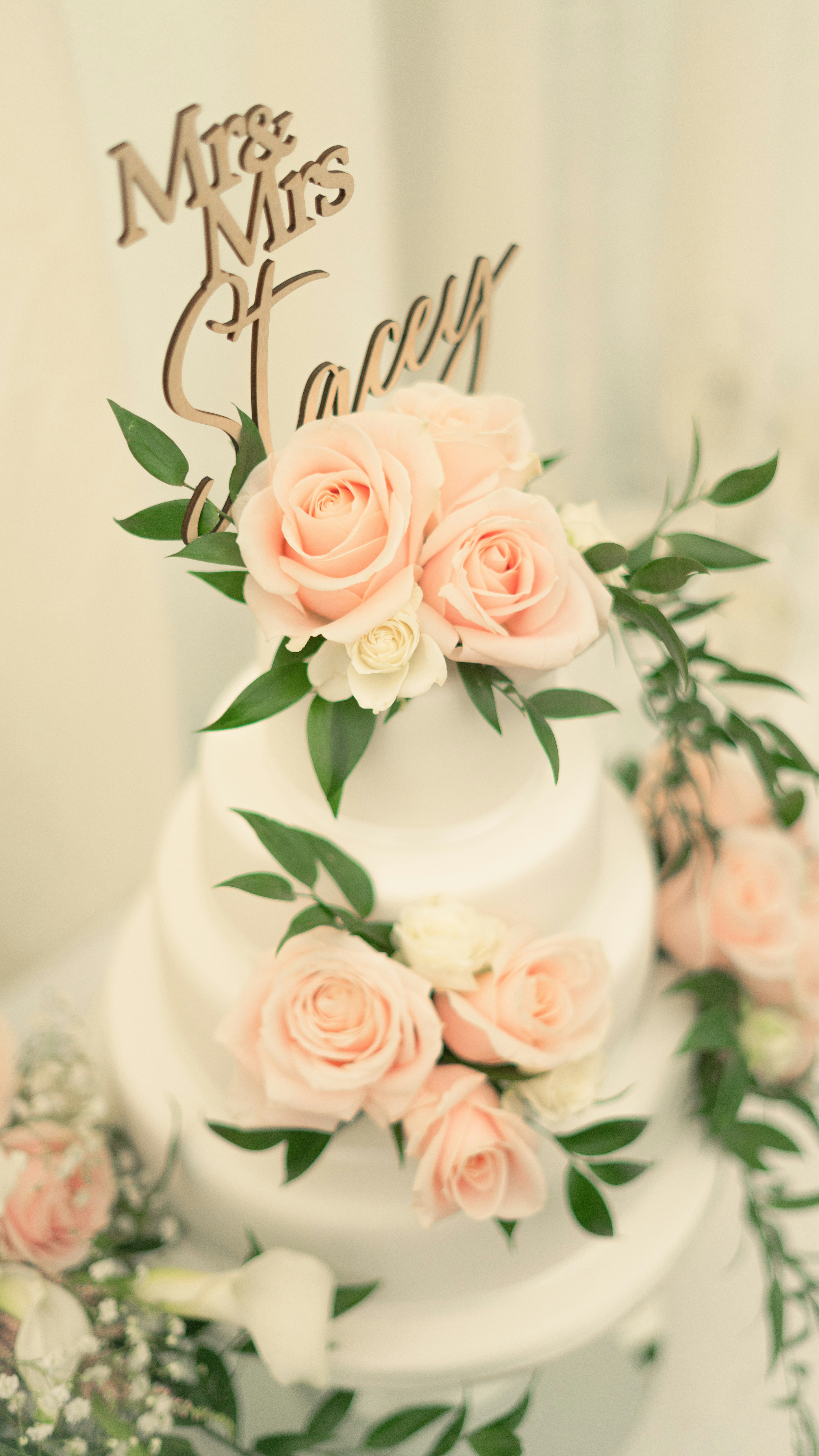 Elegant wedding cake design, ilustrasi artikel Dreamy Wedding Cakes: Top Stunning Designs for 2025 2