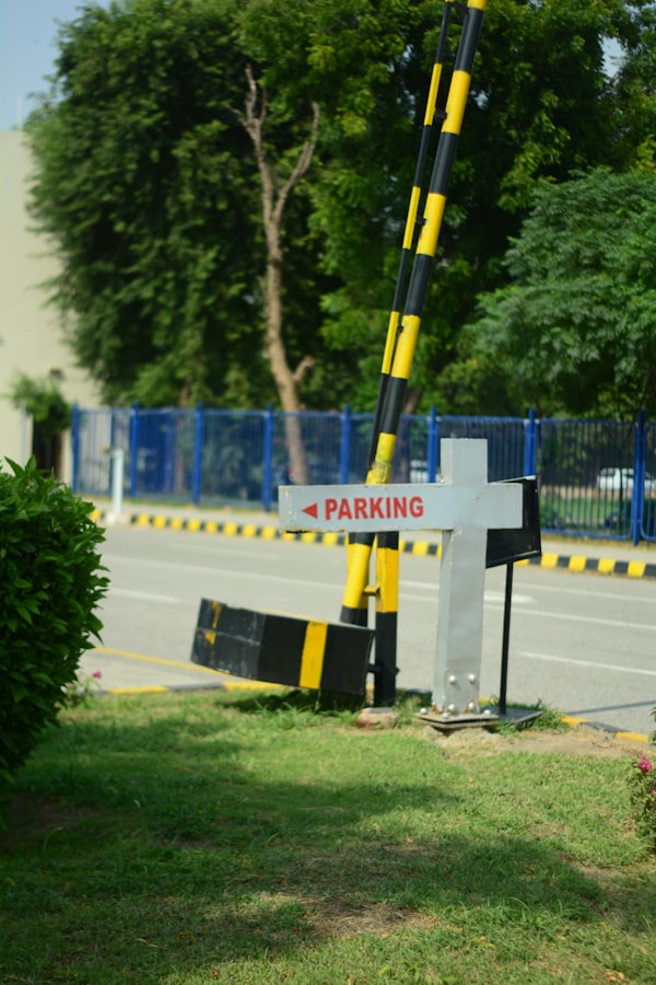 Parking barrier boom gate