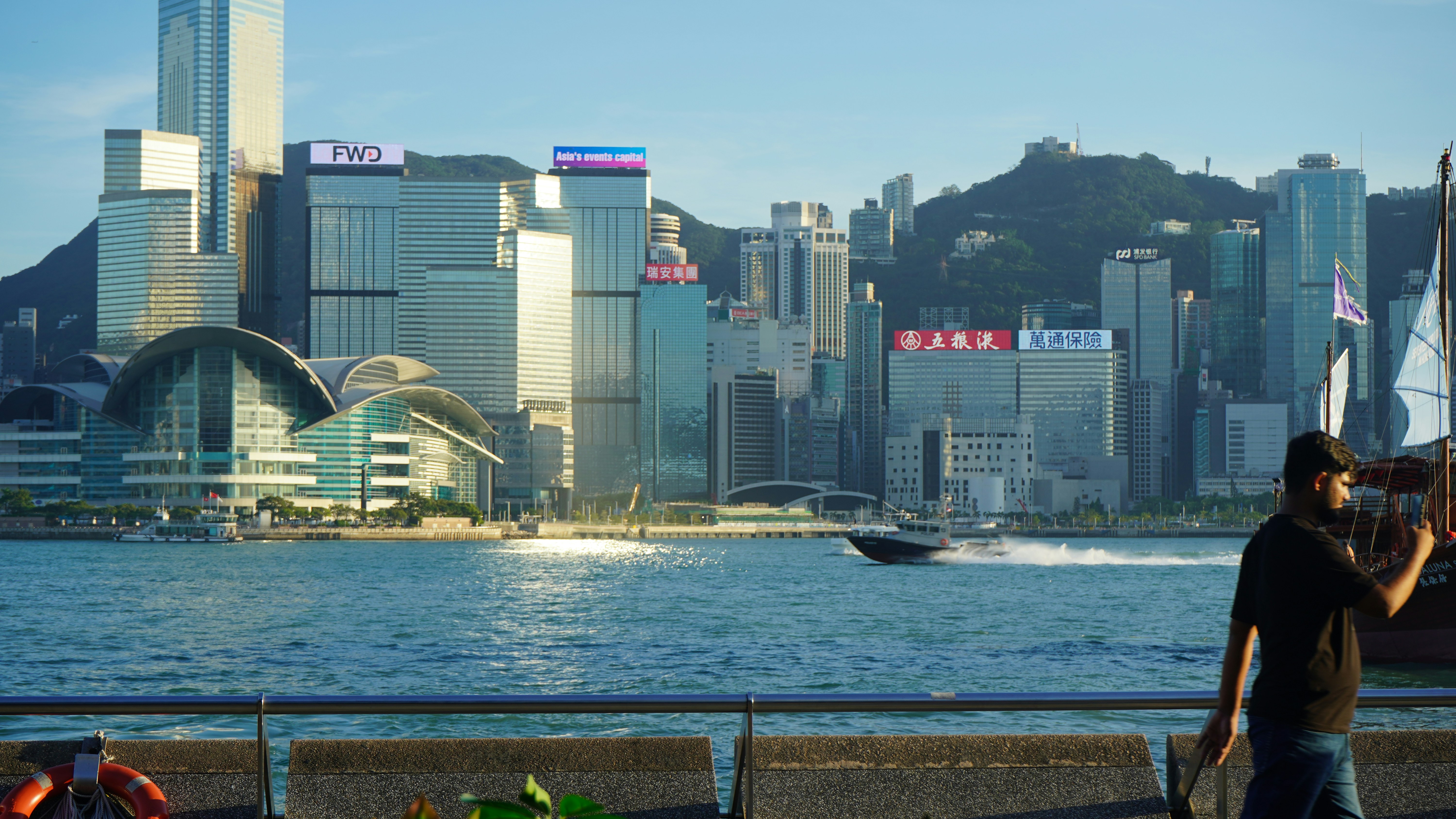 Kai Tak Cruise Terminal Park: Oasis Modern di Jantung Hong Kong
