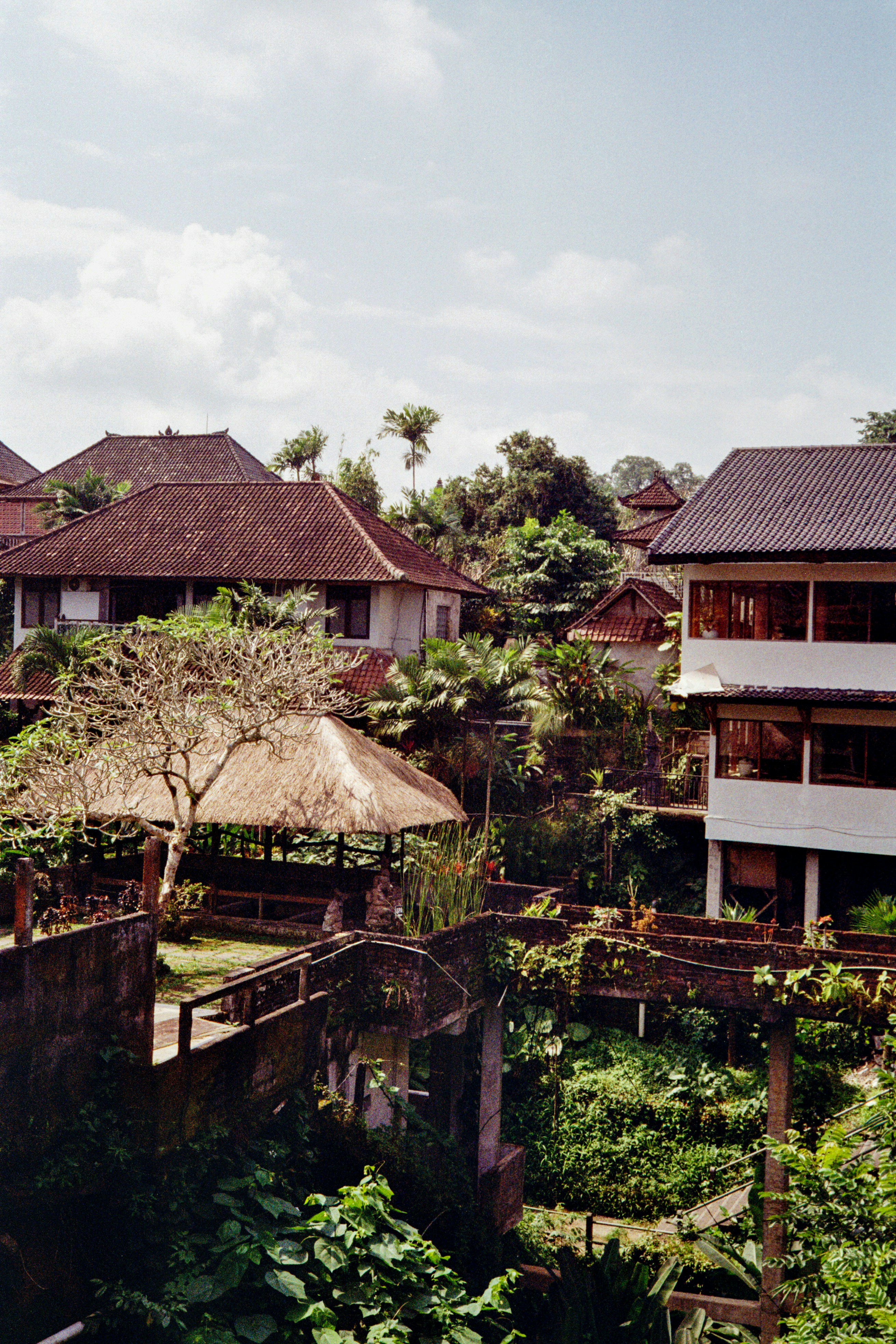 Weekend Micro‑Hostels & Short‑Stay Strategies in Dubai — What Works in 2026