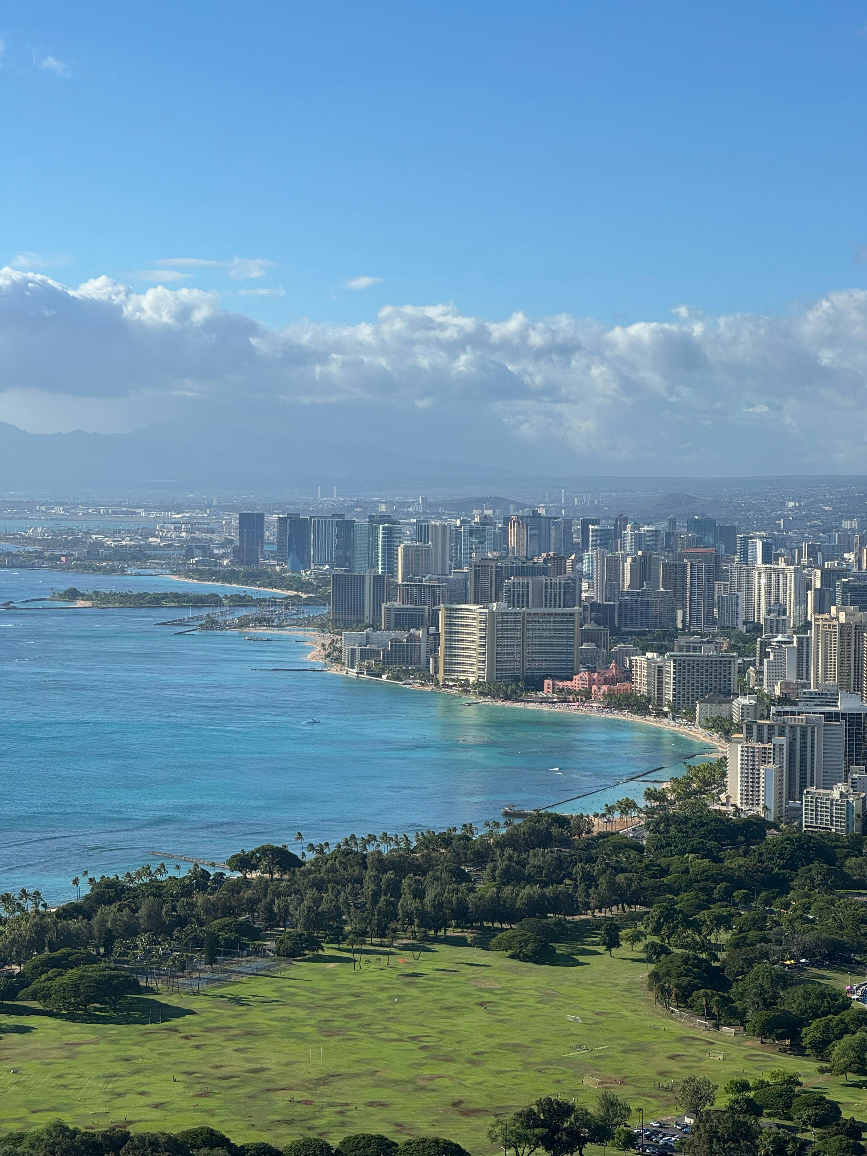 photo-1761758673250-04abac7eb9e5?ixid=M3wxMjA3fDB8MXxzZWFyY2h8OXx8bGFuZHNjYXBlJTIwZGVzaWduZXJzJTIwaG9ub2x1bHUlMjBoaXxlbnwwfHx8fDE3NjM3NjM3MjF8MA\u0026ixlib=rb-4.1.0