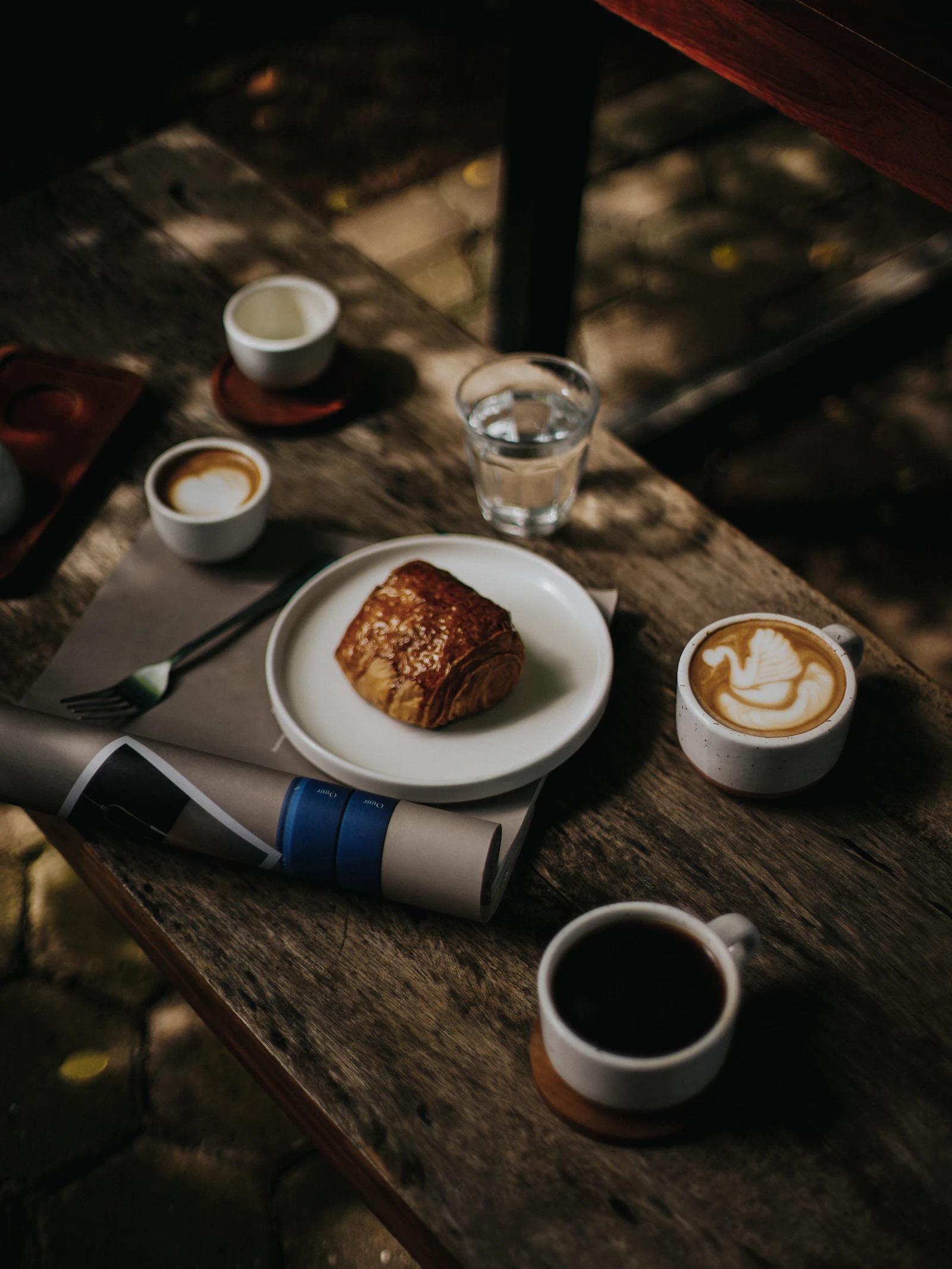 Petit-déjeuner créole servi en terrasse chez Kaz Alizé