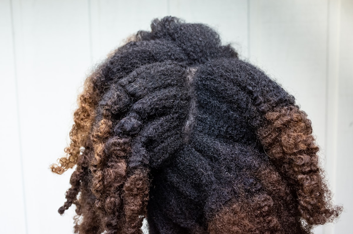 Cheveux texturés coiffés en twists