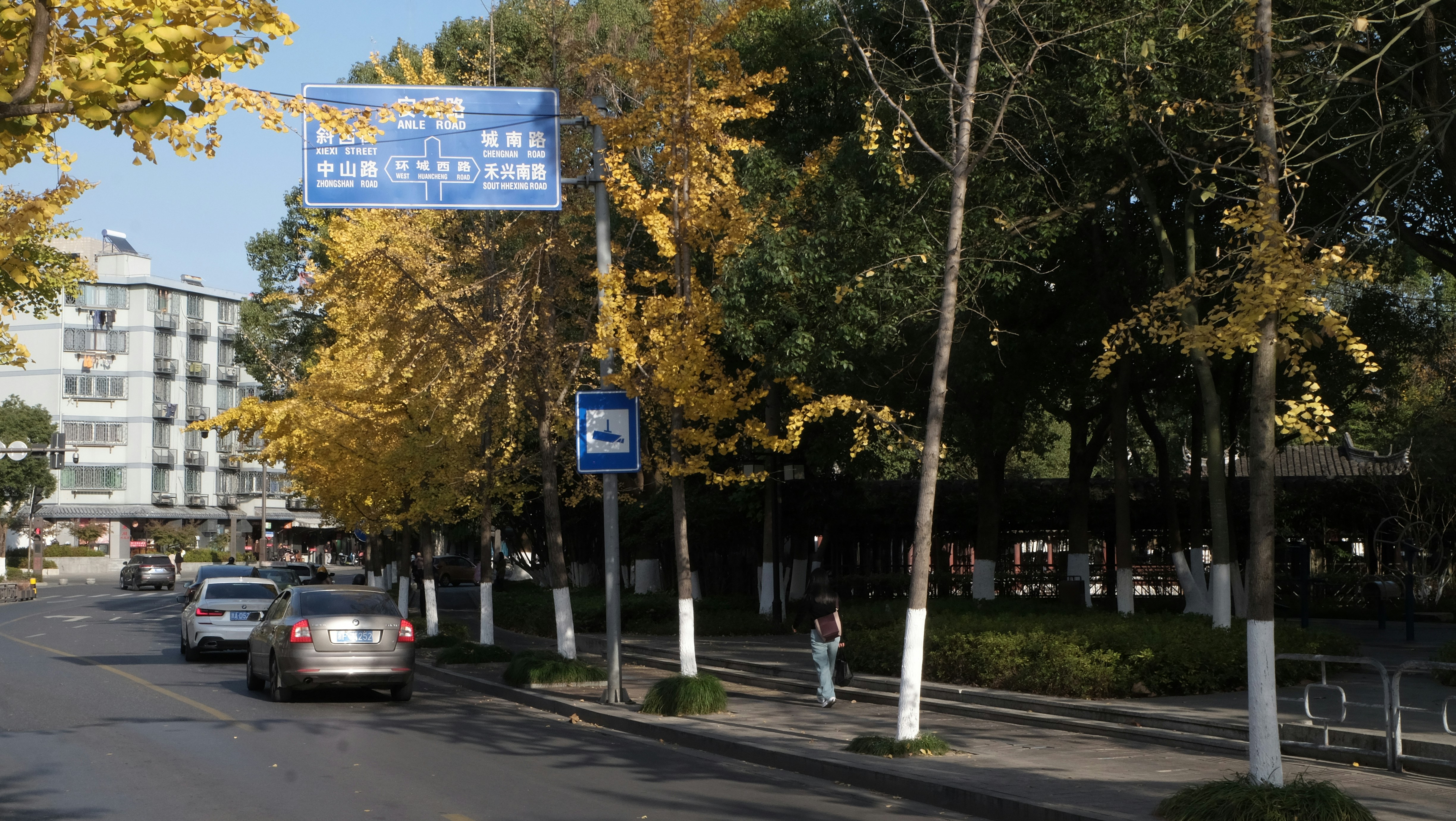 Photo by fullstop_lzjin