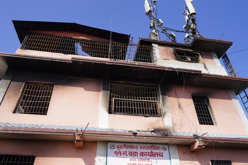 sauna interior, fire damage building, police investigation, Tokyo Akasaka district, forensic team