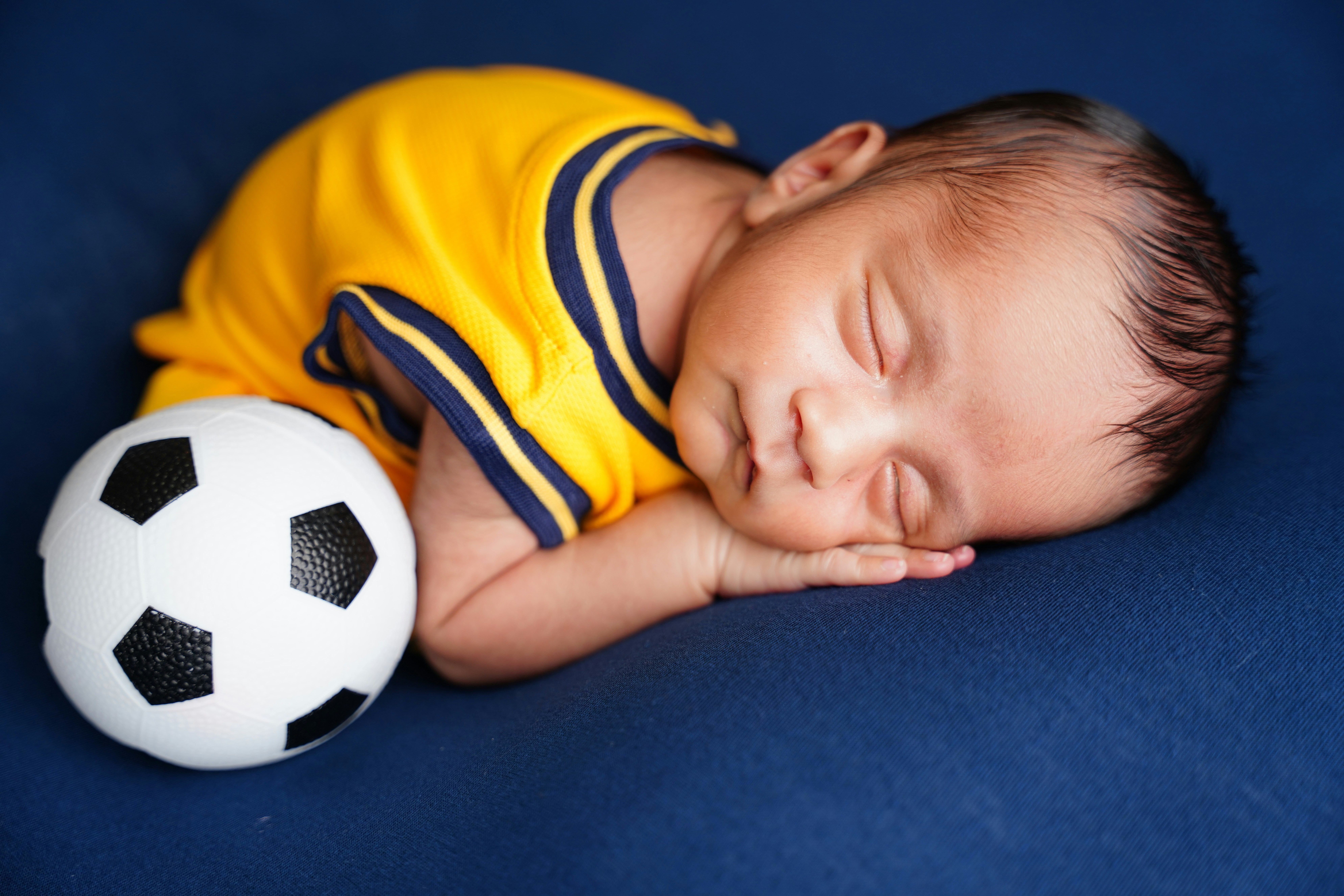 =newborn baby sleeping peaceful
, ilustrasi artikel Essential Facts About Jaundice in Babies: Causes, Symptoms, and Safe Home Care Strategies 3