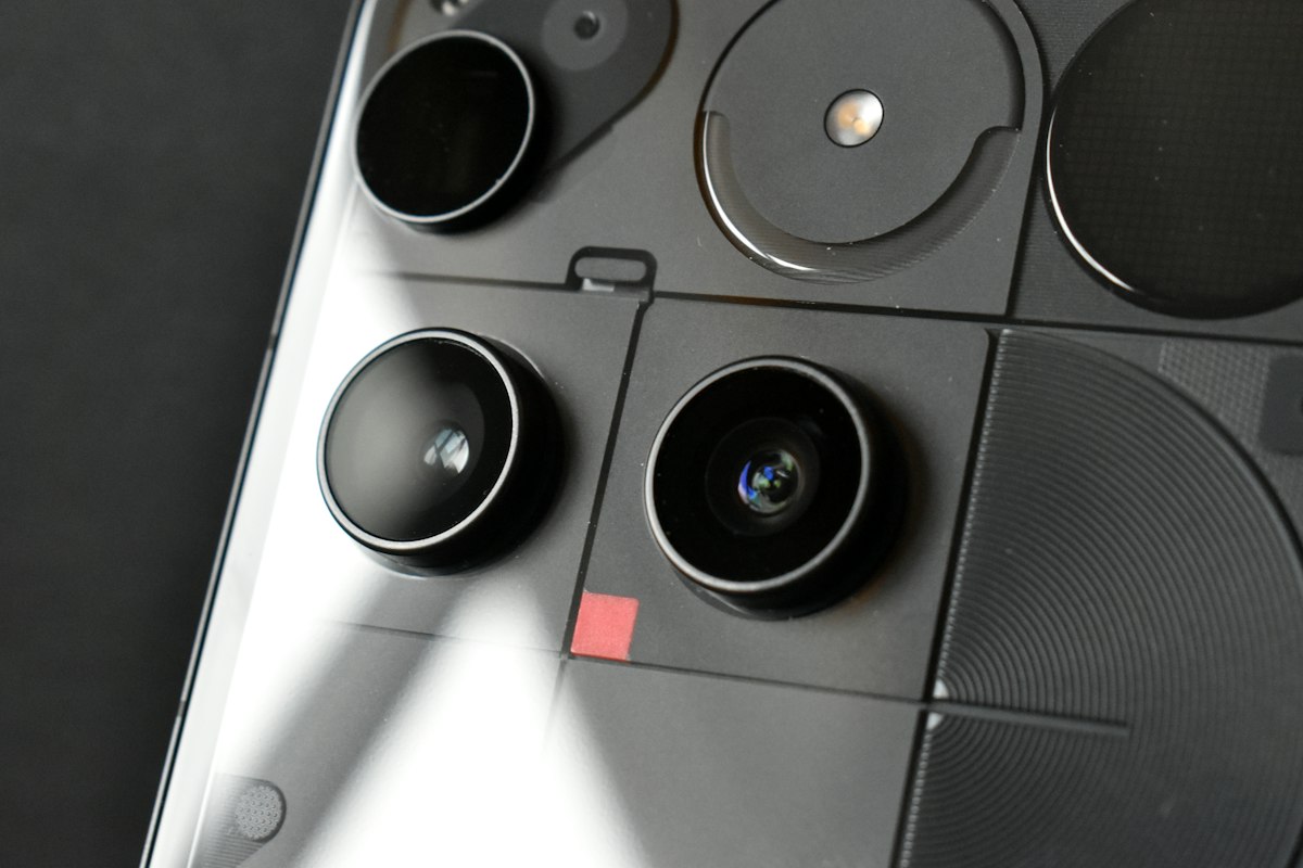 OPPO's Find X10 Pro Max Puts 200MP Sensors Behind All Three Rear Cameras