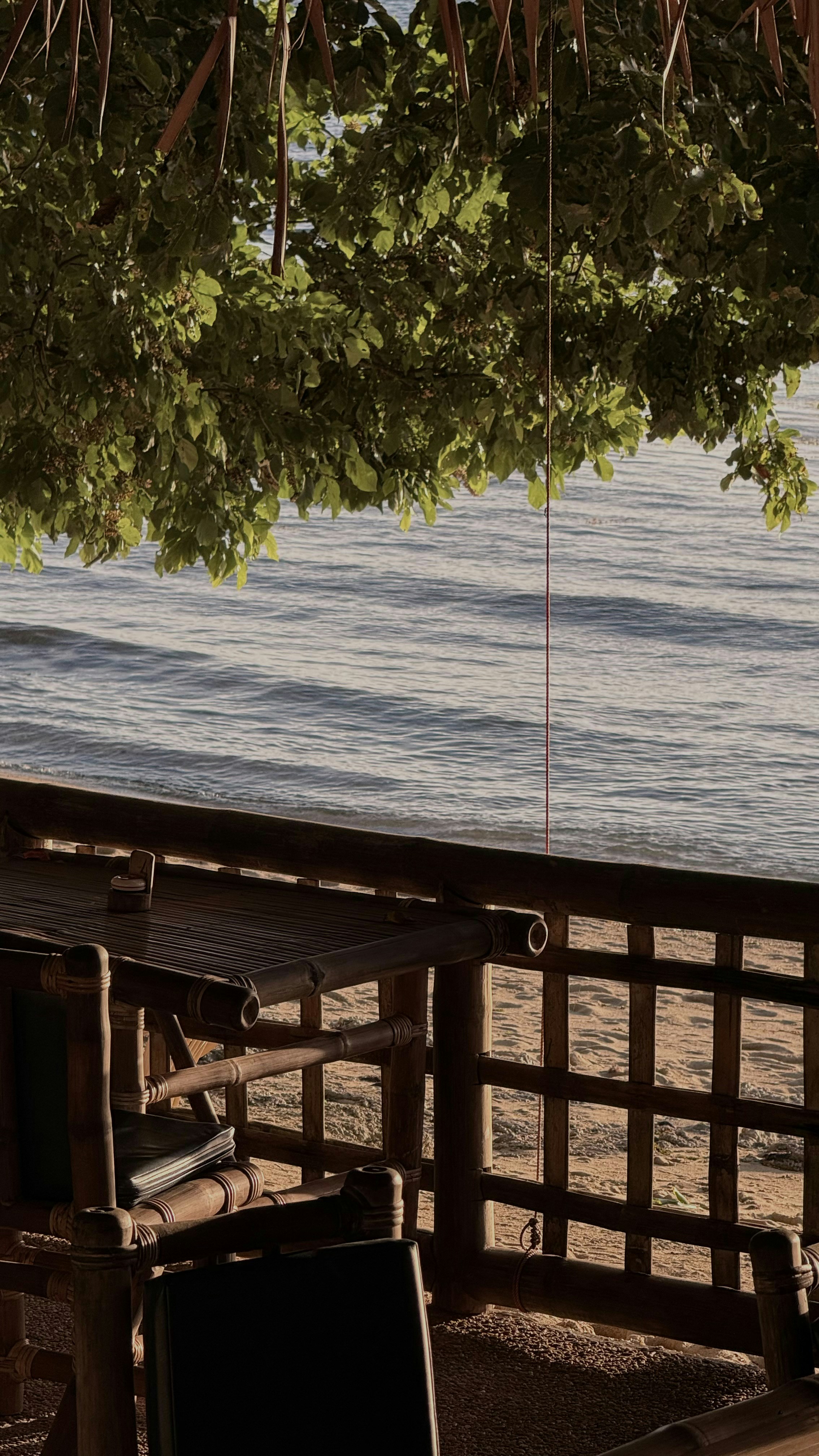 coastal patio furniture, wallpaper, Coastal Ergonomic Chairs: Style & Comfort 5