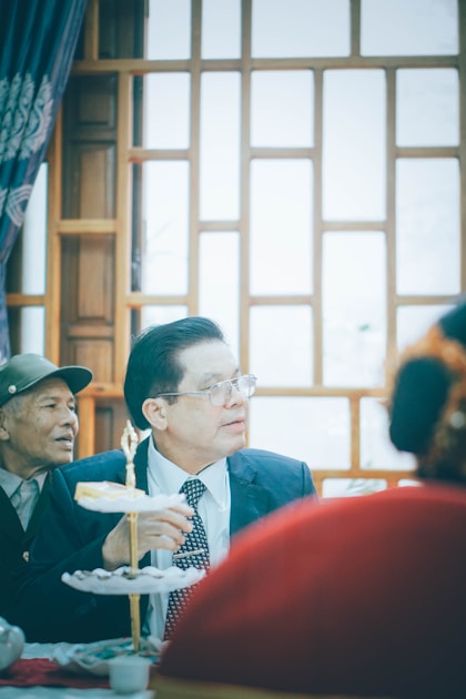 Ospiti eleganti durante un matrimonio