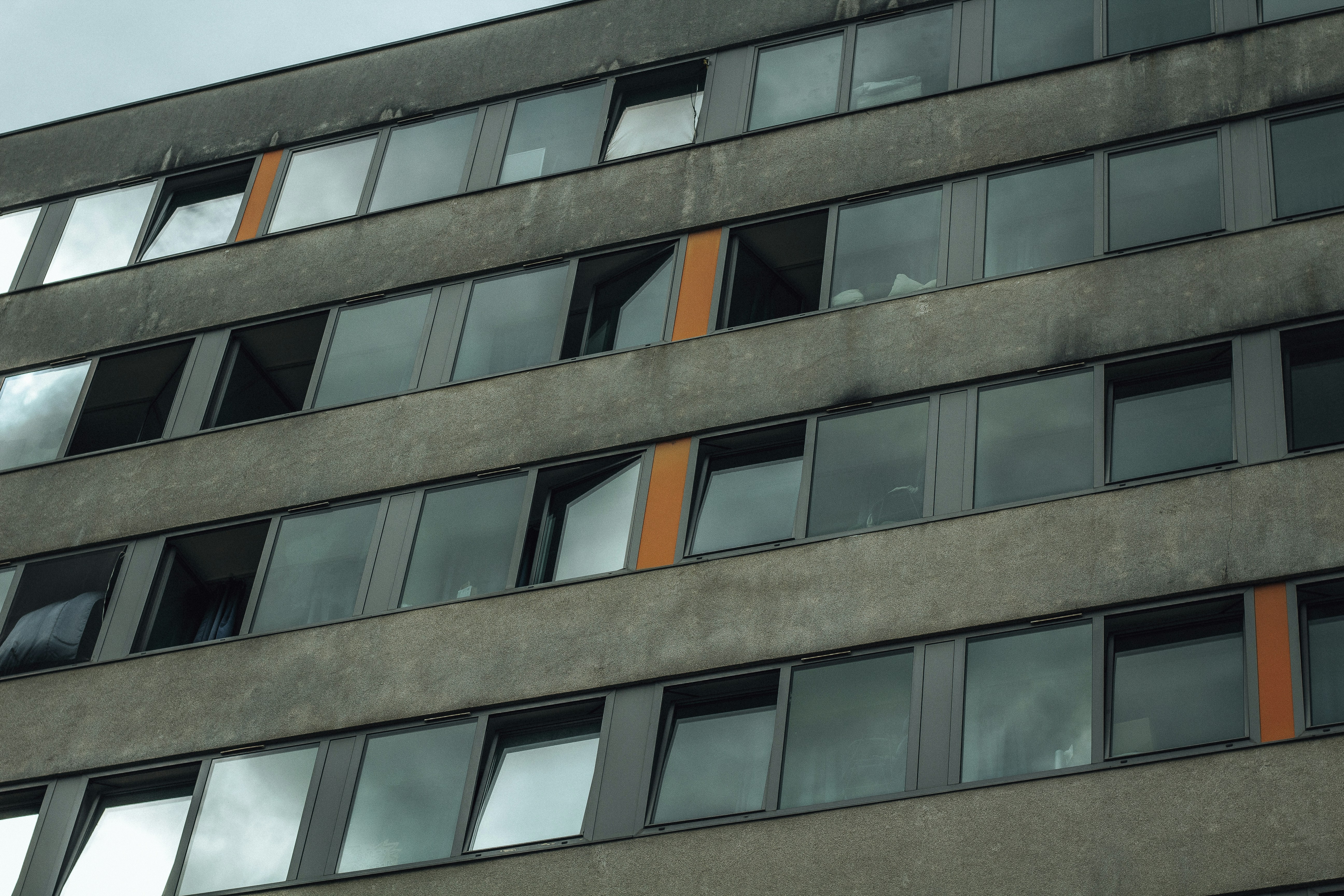 Modern apartment building exterior - 1 bedroom apt in chicago