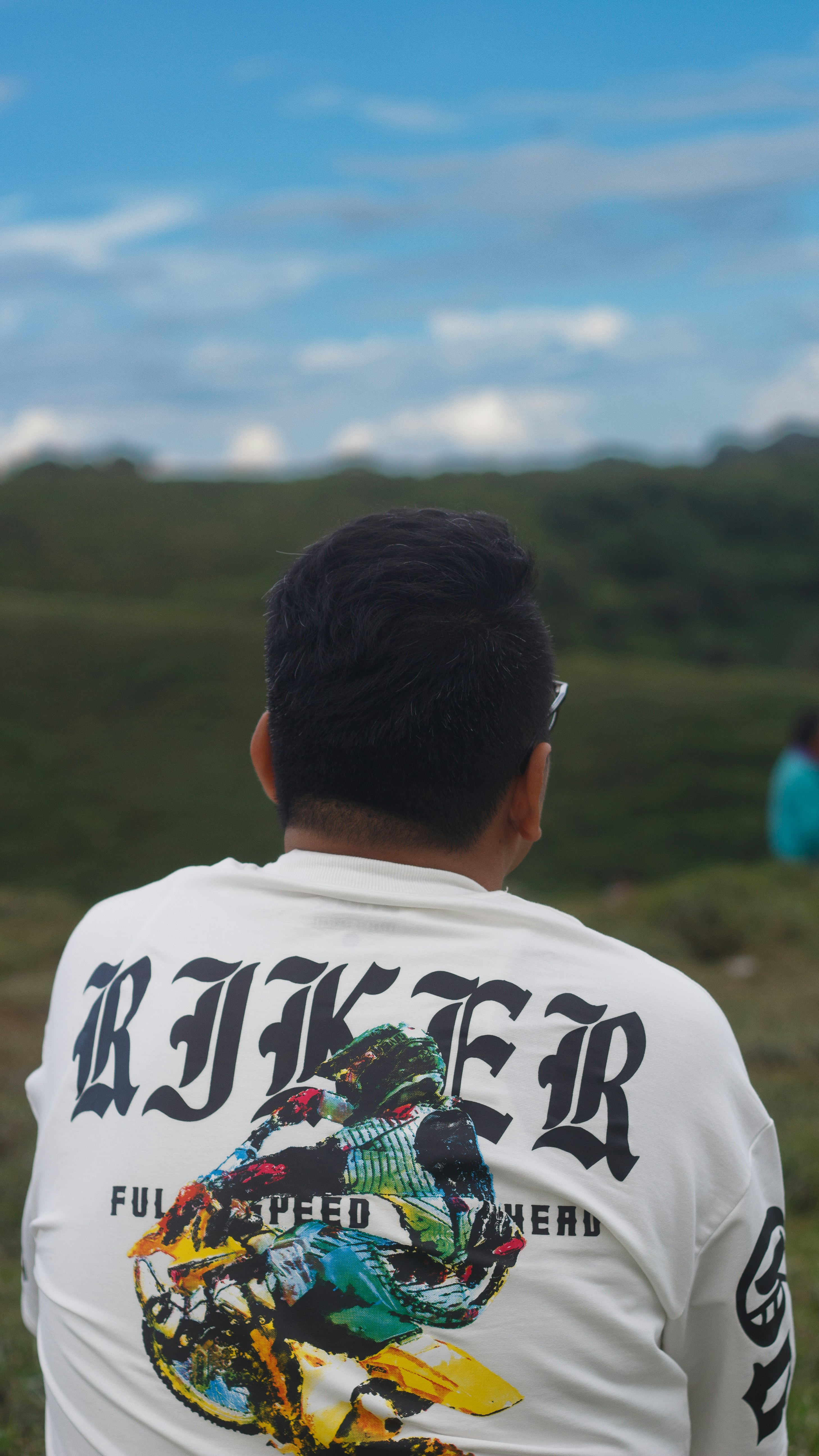 photo-1761955296220-bd7f9184614d?ixid=M3wxMjA3fDB8MXxzZWFyY2h8MTR8fG1vdG9yY3ljbGUlMjB0LXNoaXJ0c3xlbnwwfHx8fDE3NjM3ODg1MTV8MA\u0026ixlib=rb-4.1.0