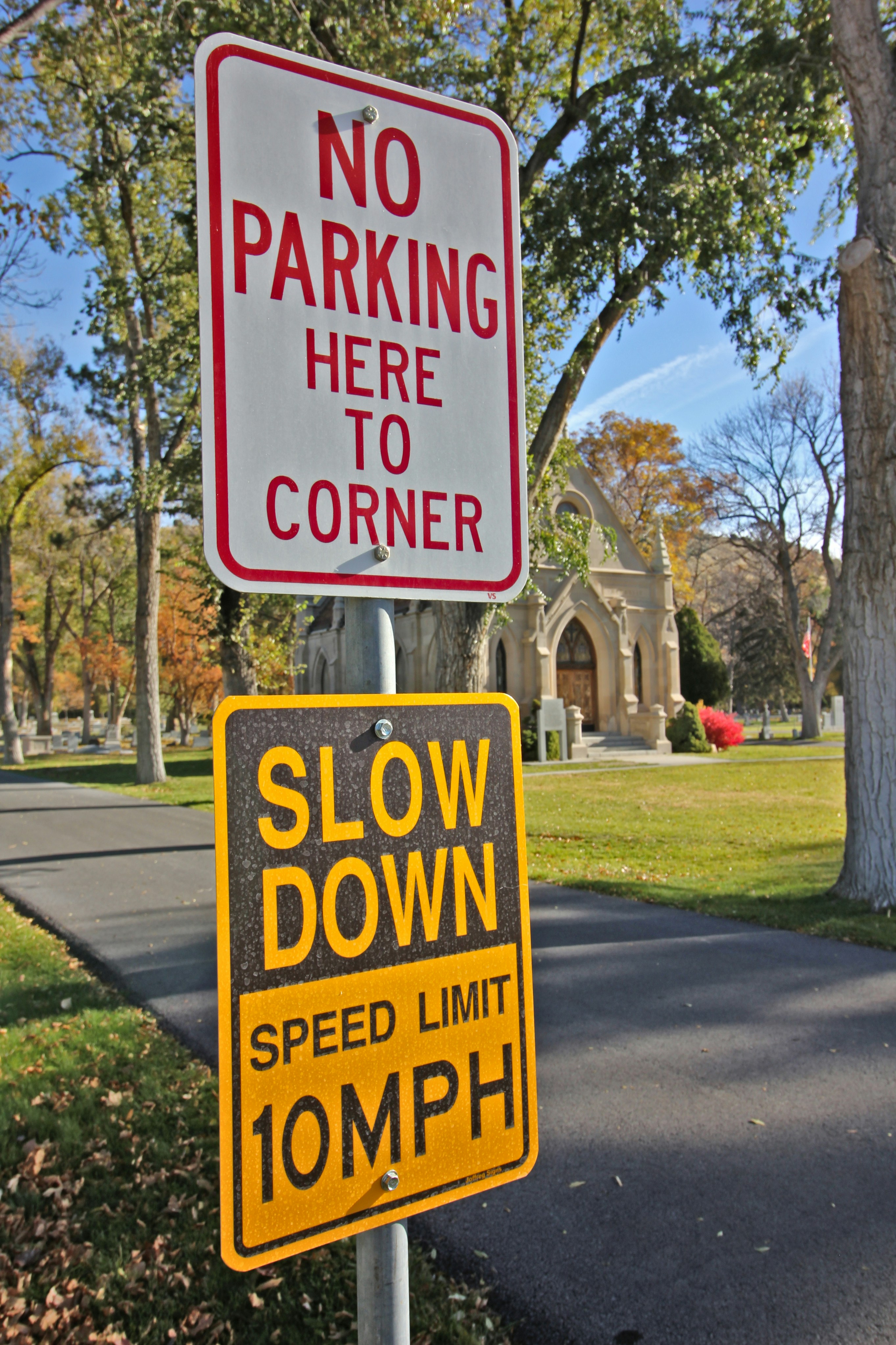 No parking here to corner, slow down speed limit 10mph.