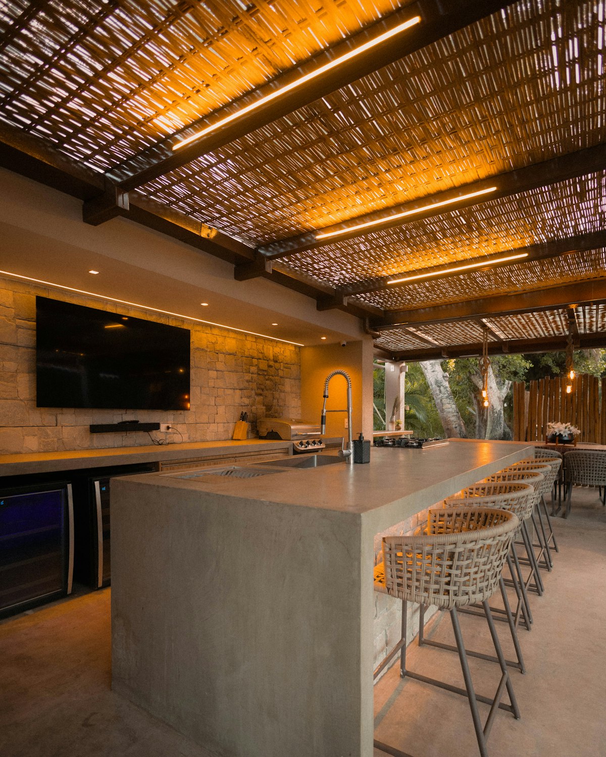 Outdoor kitchen