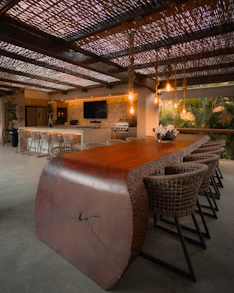 sala de jantar de uma casa de aluguel de temporada