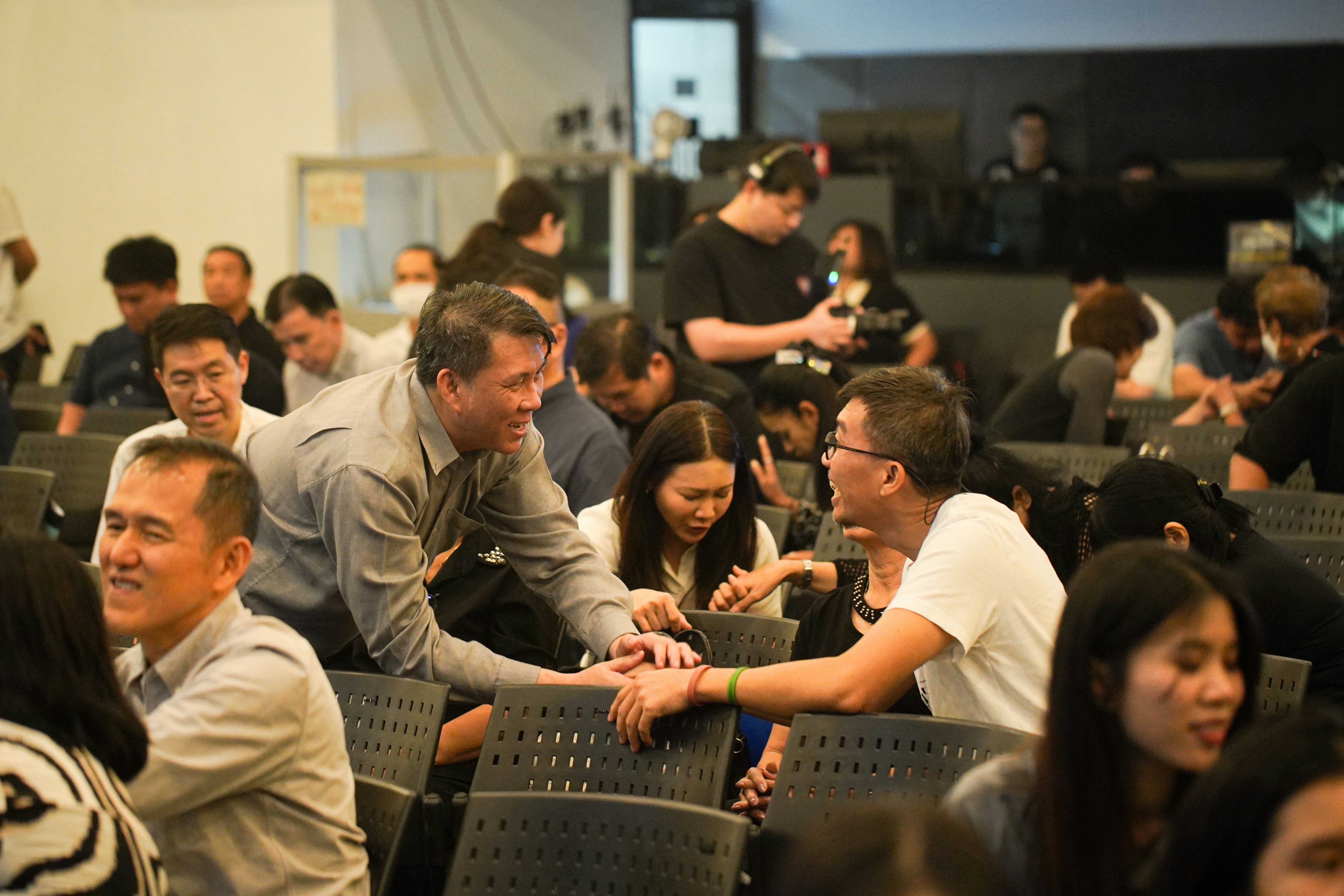 Your Brain Is the Real Trick: How Magicians Hack Your Mind Without You Ever Knowing
