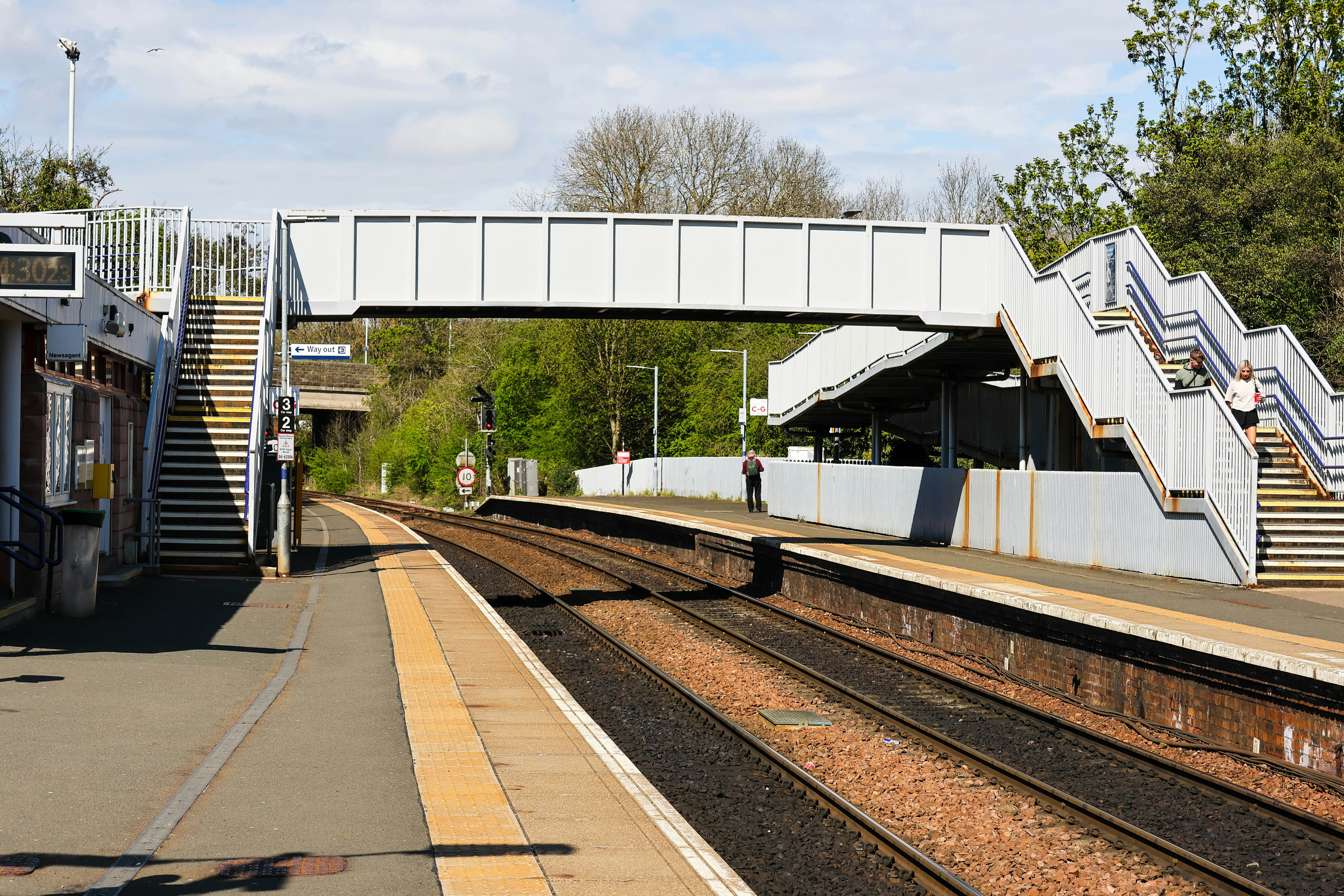 Train station with platforms and pedestrian bridge