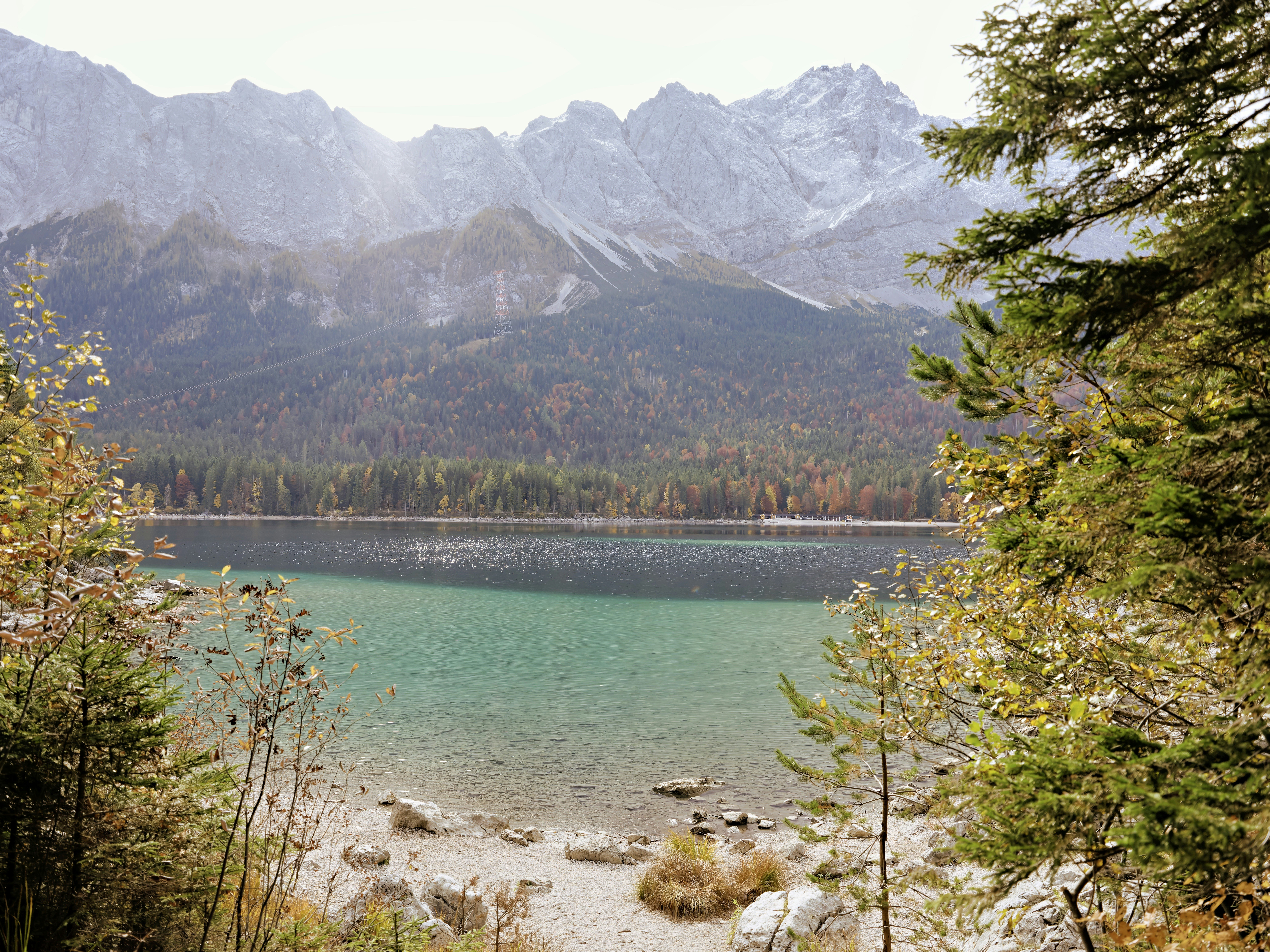 Turquoise lake with mountains and autumn trees