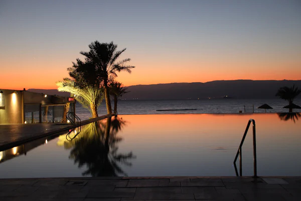Piscina al atardecer