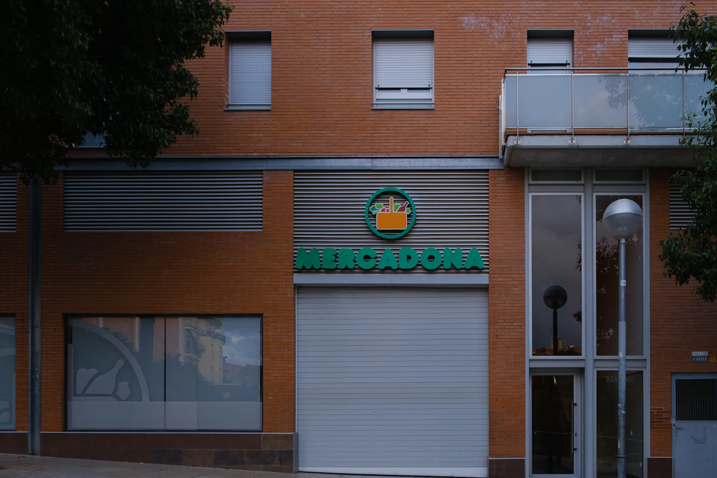 Grocery store retail property exterior