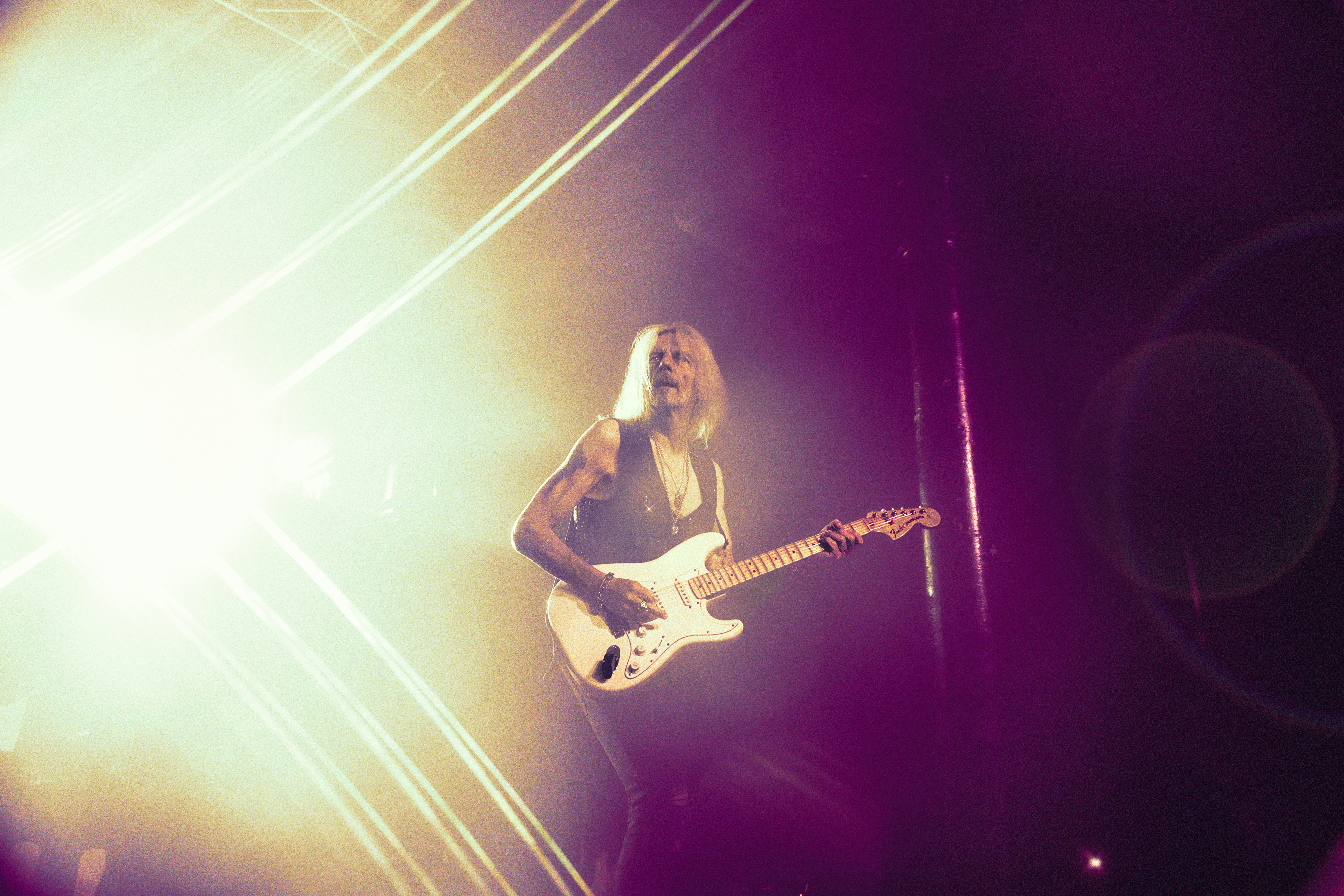 Thomas Mund an der E-Gitarre beim Konzert