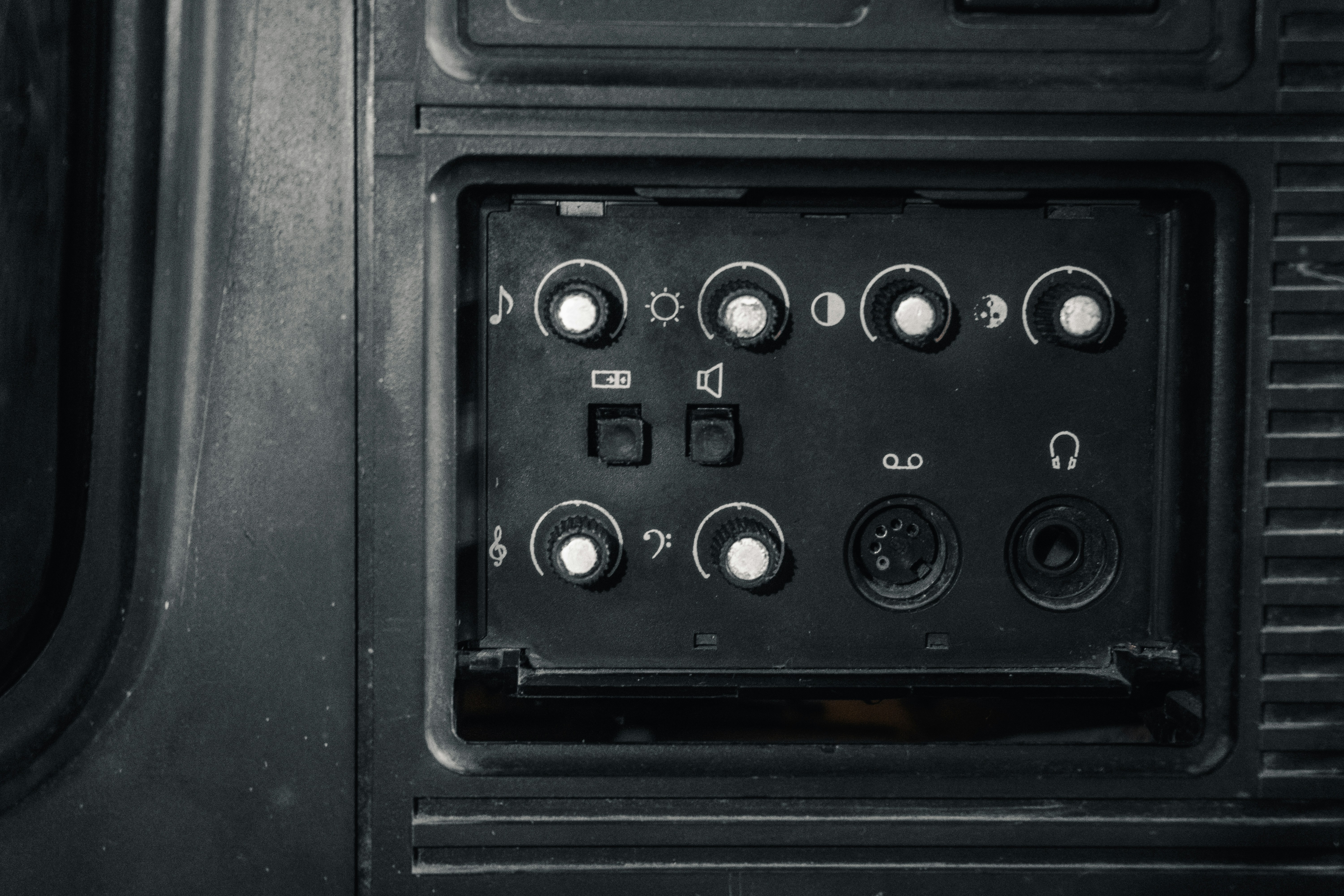 photo-1762329410481-28a1b6e72342?ixid=M3wxMjA3fDB8MXxzZWFyY2h8MTh8fG5pbnRlbmRvJTIwc3dpdGNoJTIwMiUyMHVwZ3JhZGVzfGVufDB8fHx8MTc2MjYzODUwN3ww\u0026ixlib=rb-4.1.0