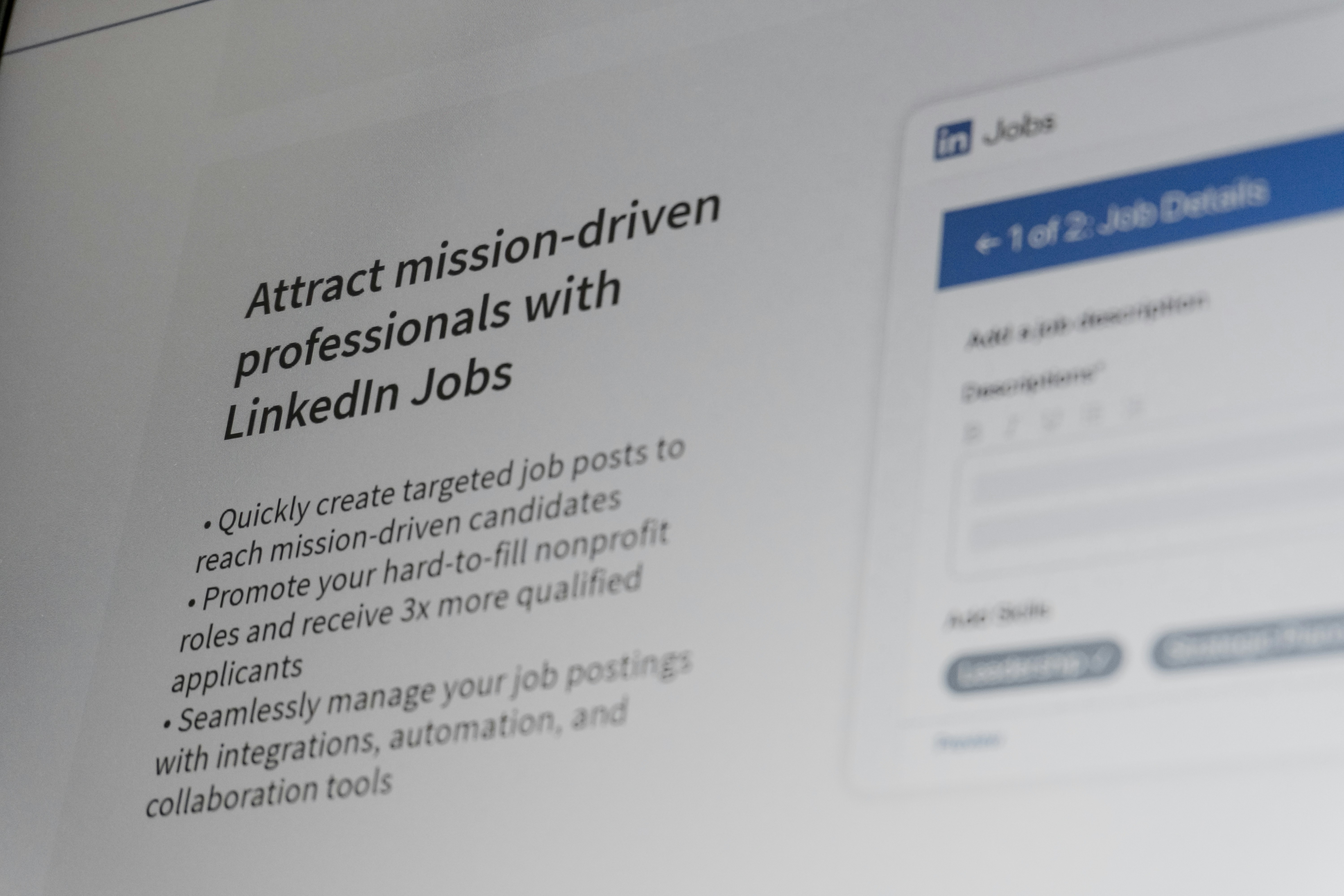 Linkedin jobs website interface with job details