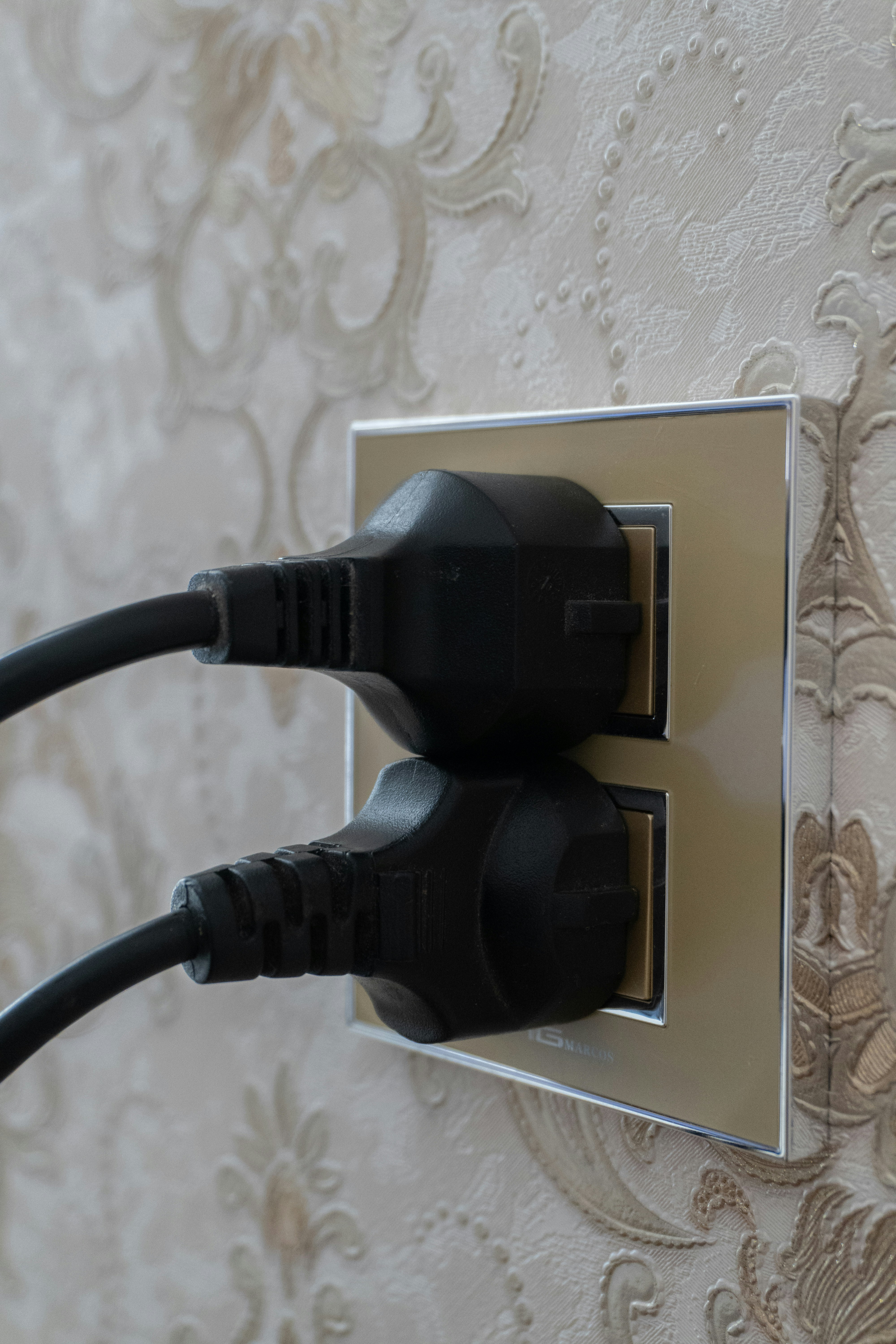 Urban Backup Power in 2026: Practical Aurora 10K Strategies for Renters and Creators