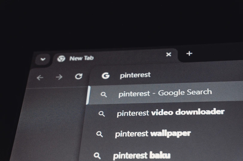 Browser search bar with pinterest suggestions