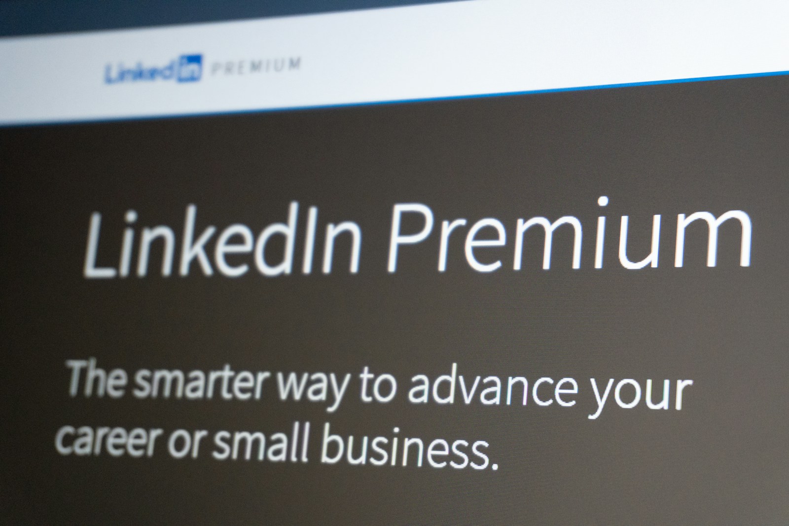 Page LinkedIn Premium affichée à l'écran, version utilisée par les dirigeants de PME pour structurer leur prospection B2B