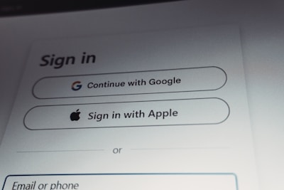 Sign in options with google and apple accounts.