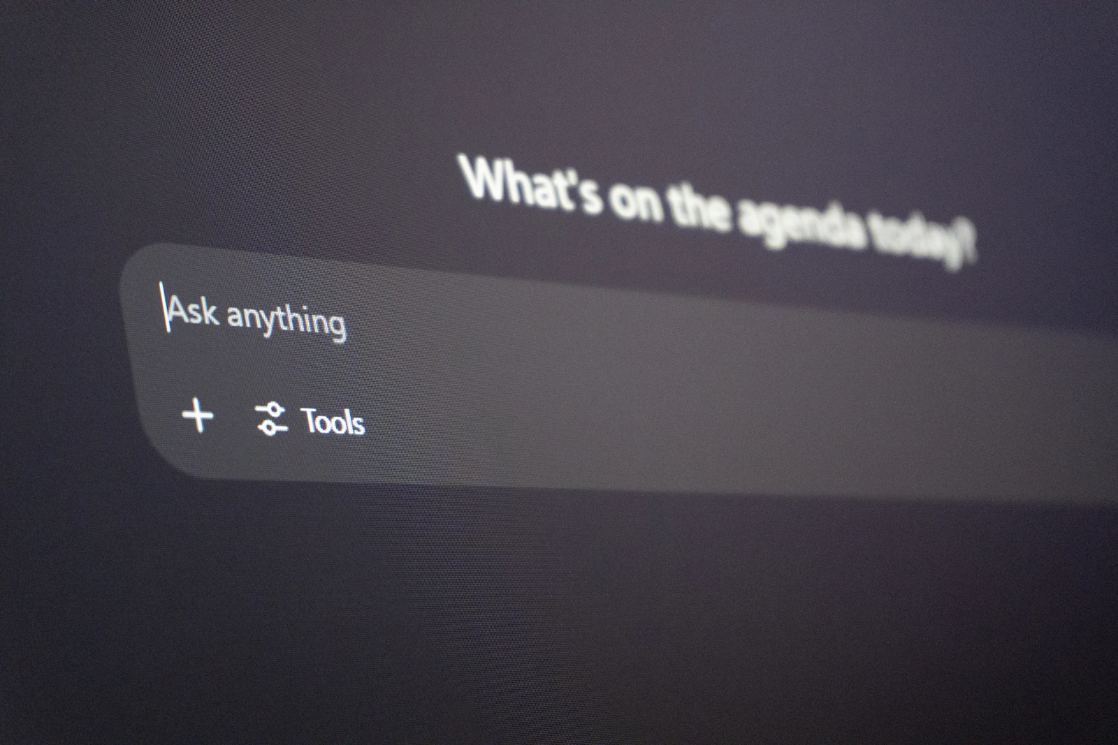 A screen showing an AI chat interface with a prompt box