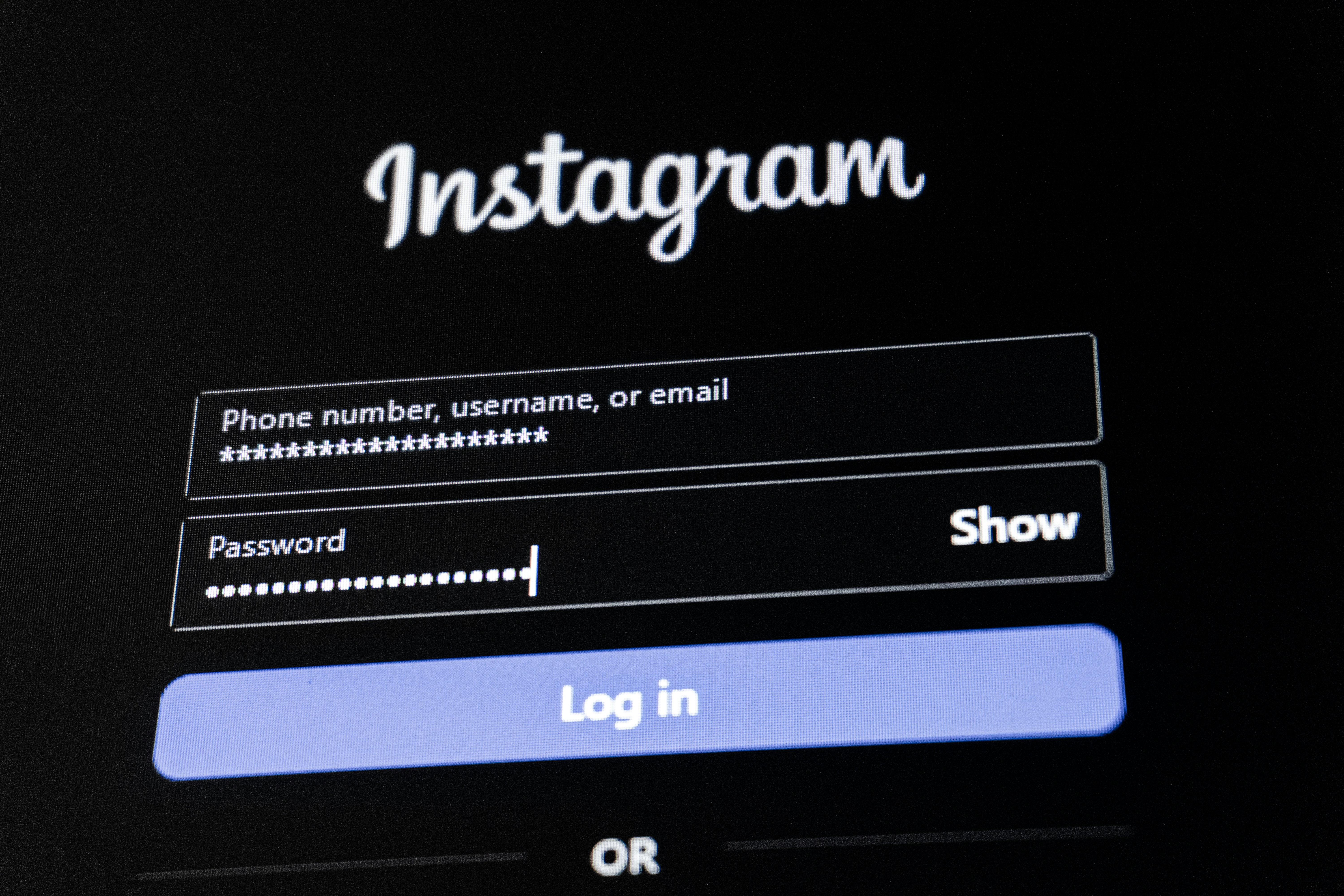 Instagram login screen with fields for username and password.