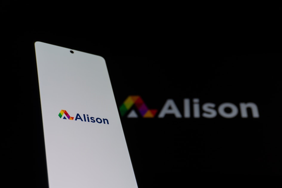 Freelance vs Tam-ştatlı İş — Hansı Sizə Daha Uyğundur?