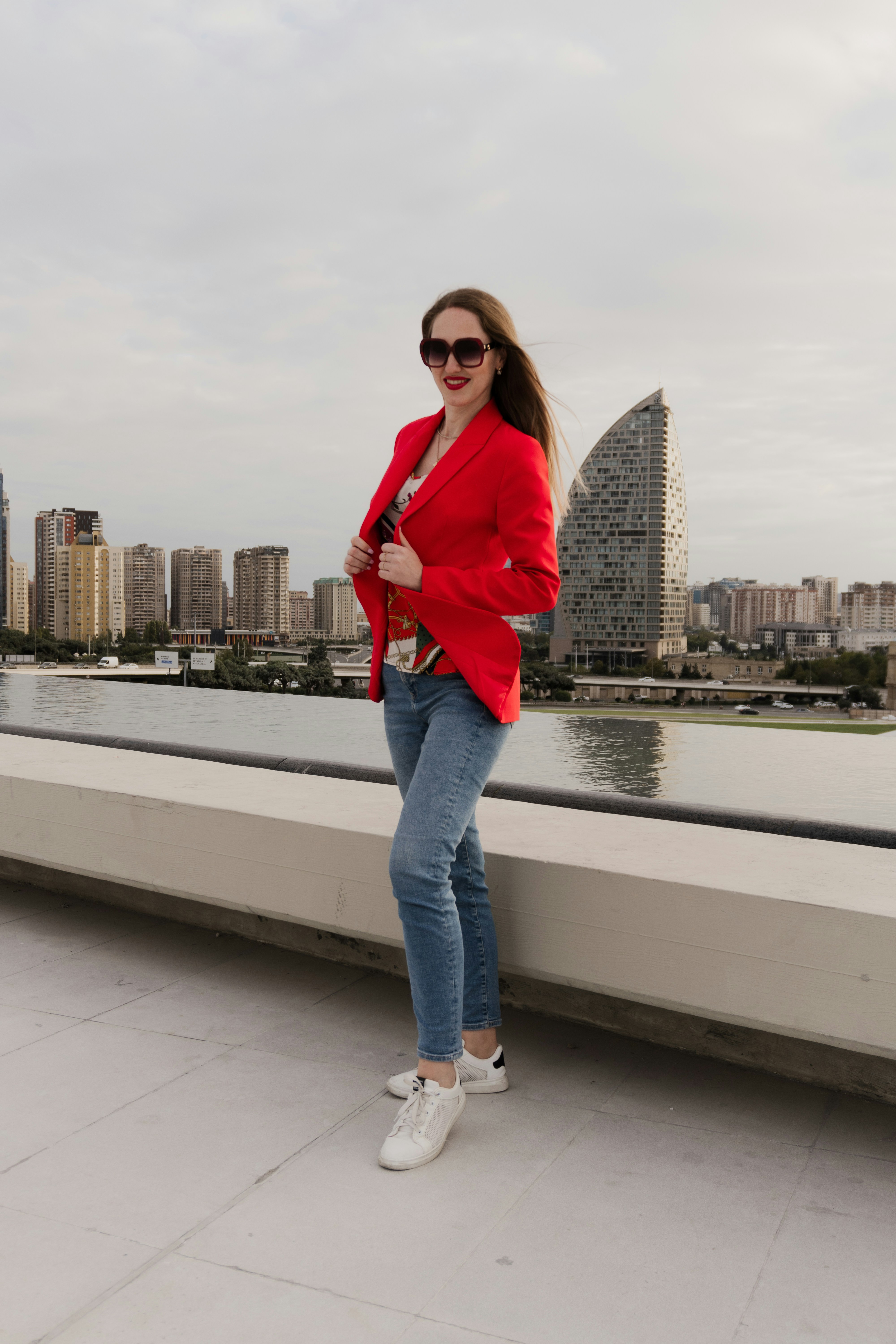 Struktur Blazer Merah Marun