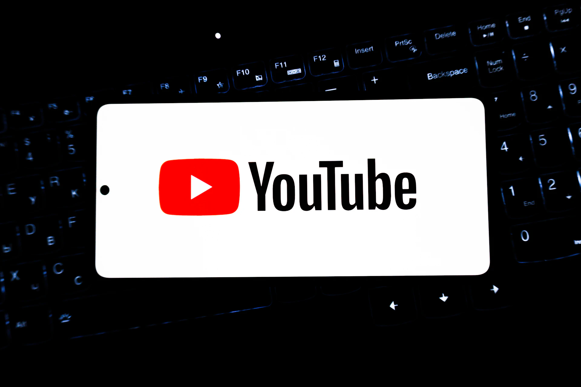 【2026年最新】YouTube CEO ニール・モーハンが発表した4つの重点戦略｜AI活用からクリエイター支援まで徹底解説