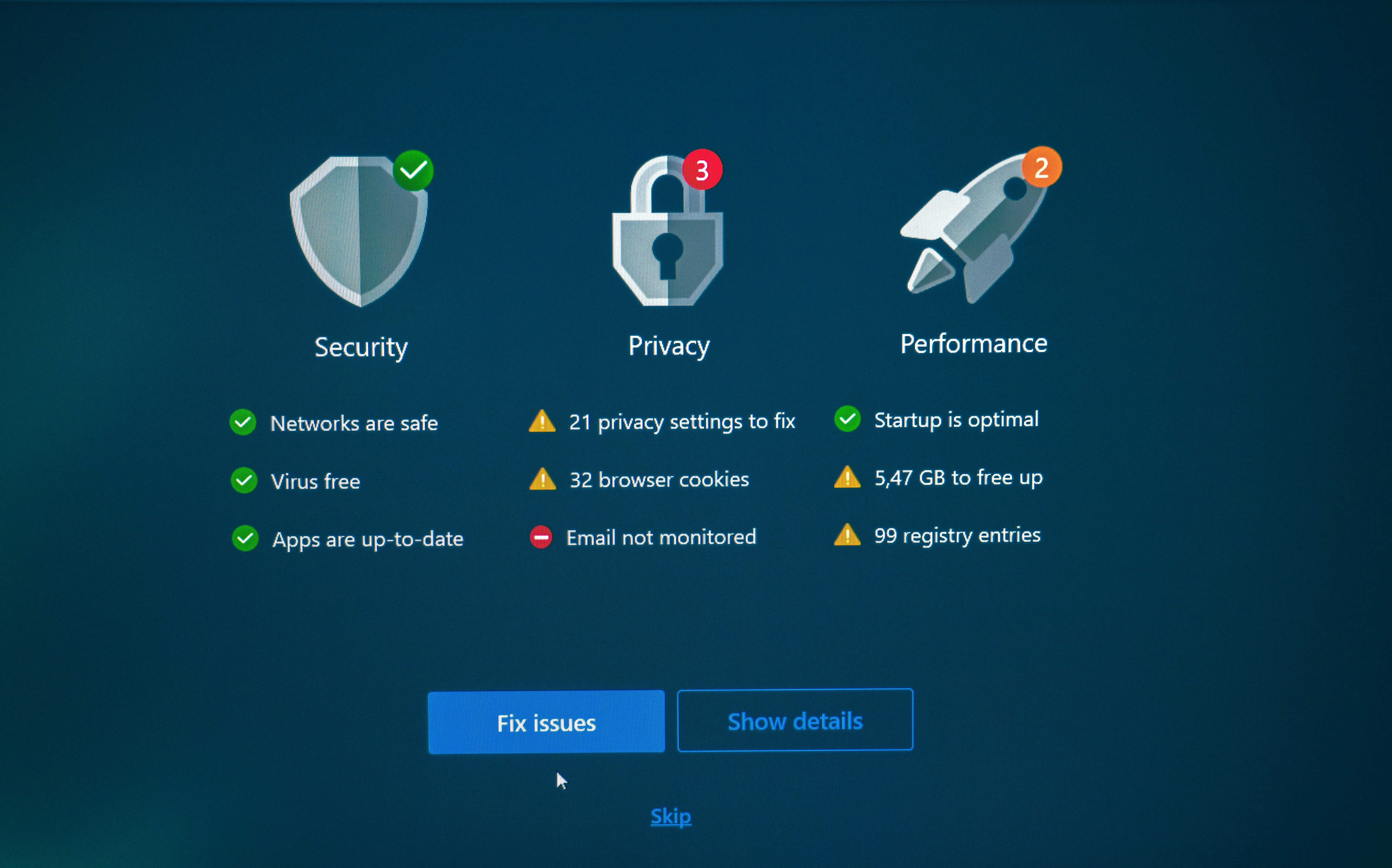 Security, privacy, and performance status with fix options.