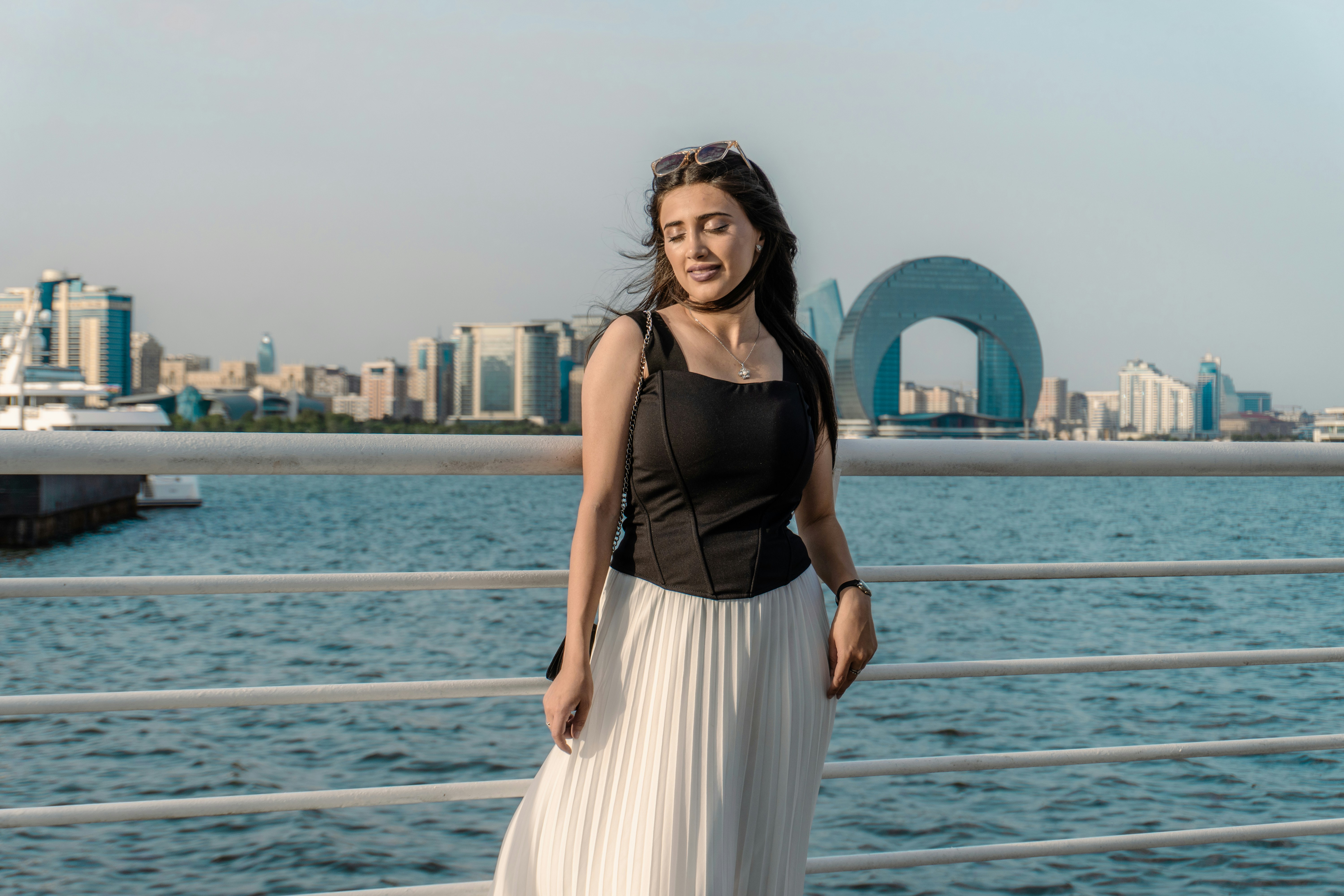 Falda Midi Plisada Chic