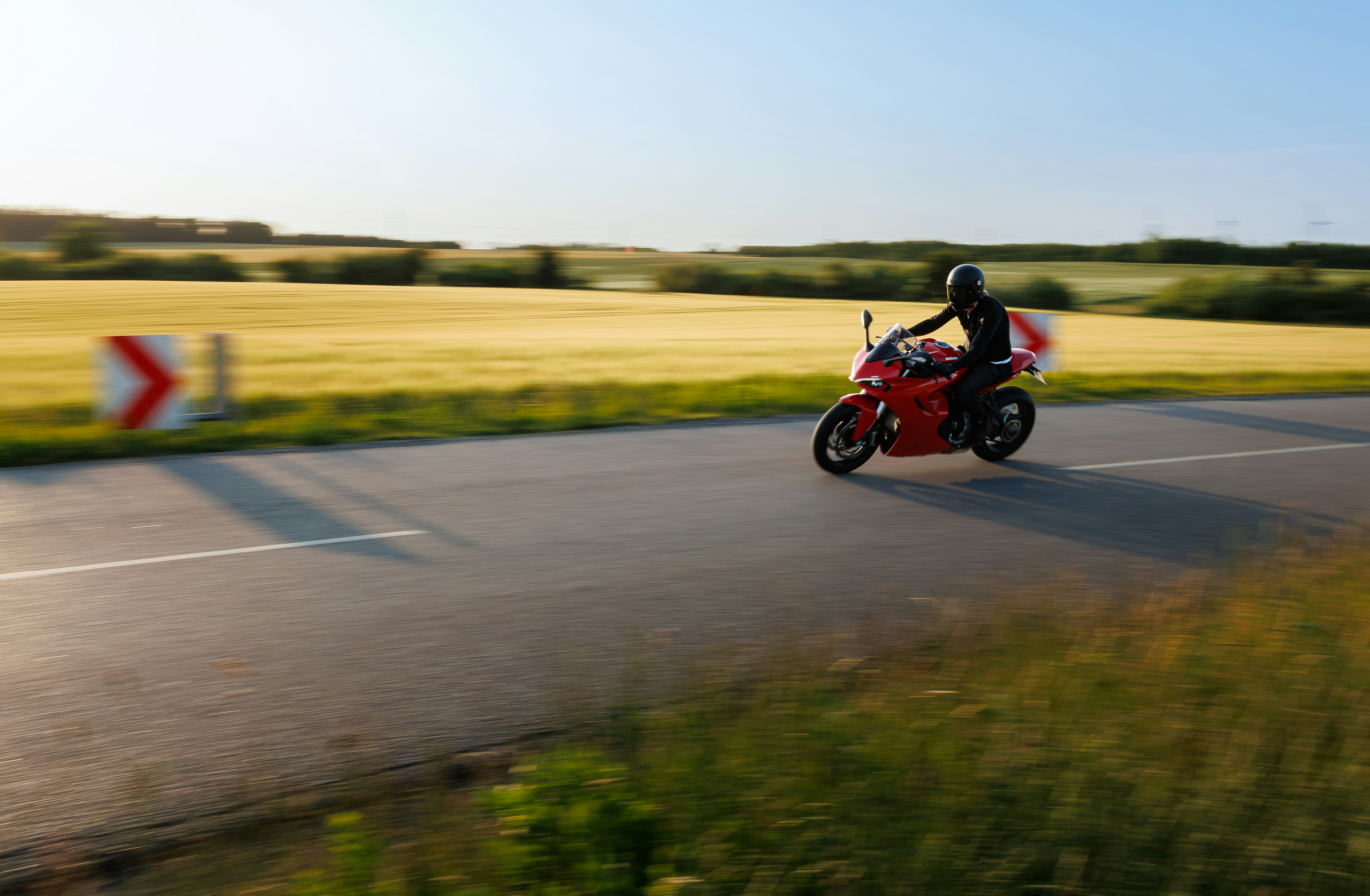 photo-1762342842947-57da5a00426d?ixid=M3wxMjA3fDB8MXxzZWFyY2h8MTB8fG1vdG9yYmlrZSUyMGluc3VyYW5jZSUyMGNvbXBhcmlzb258ZW58MHx8fHwxNzY1OTAyMTEzfDA\u0026ixlib=rb-4.1.0